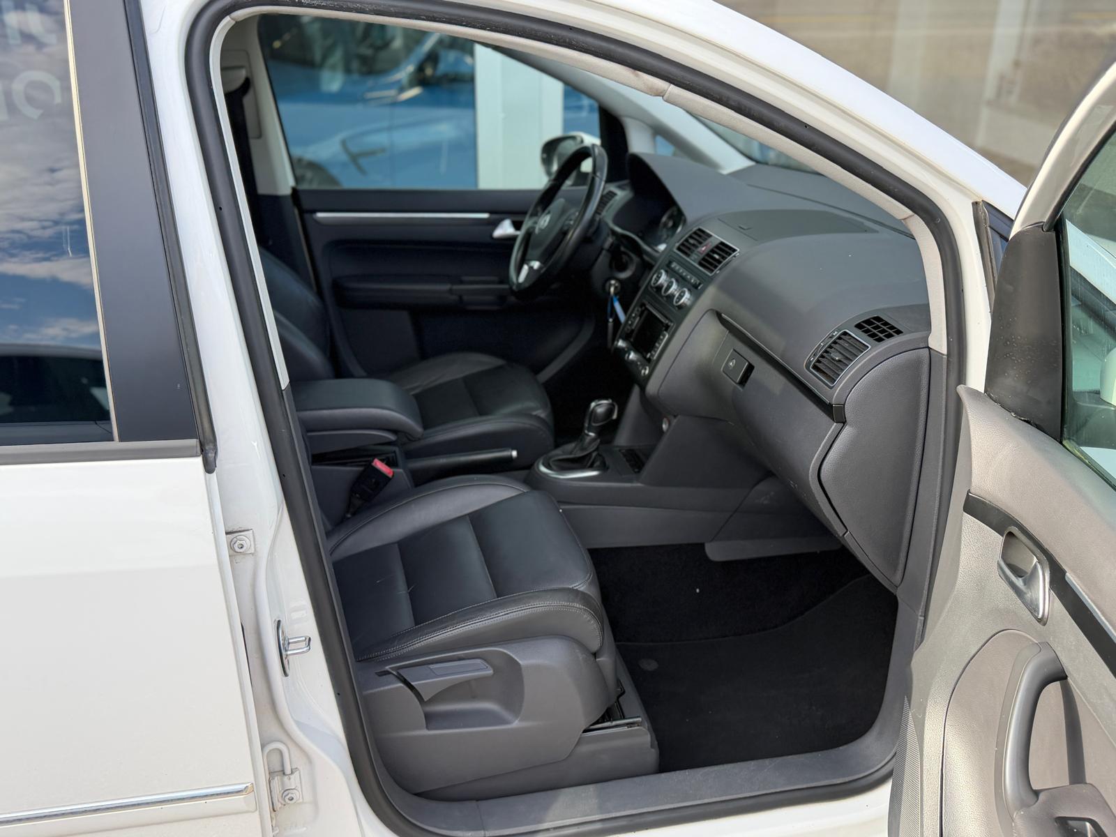 VW Touran 1.6 TDI BlueMotion Technology Highline DSG-image-6