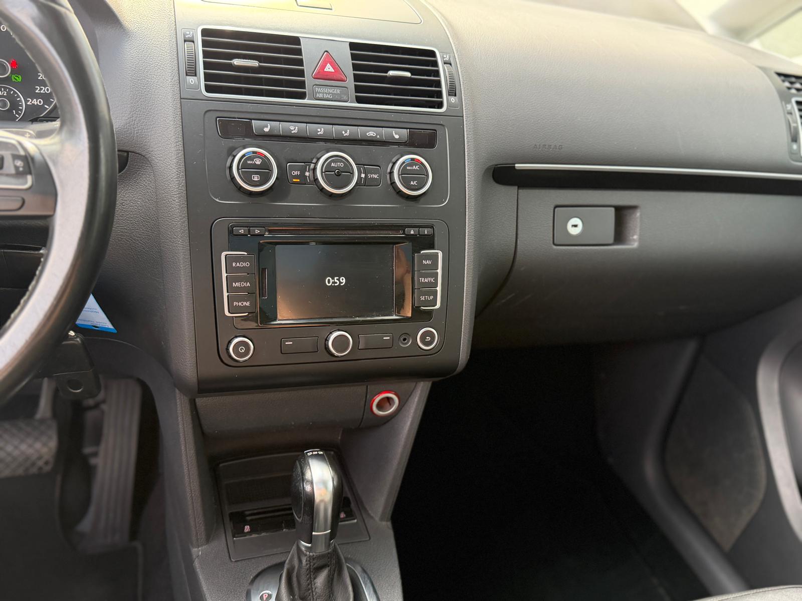 VW Touran 1.6 TDI BlueMotion Technology Highline DSG-image-12