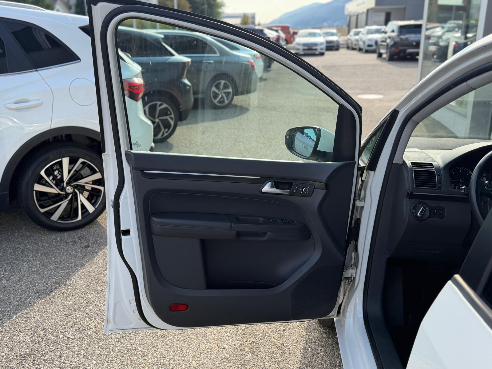 VW Touran 1.6 TDI BlueMotion Technology Highline DSG-image-10
