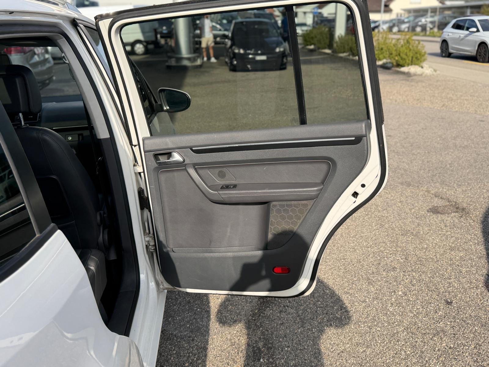 VW Touran 1.6 TDI BlueMotion Technology Highline DSG-image-8