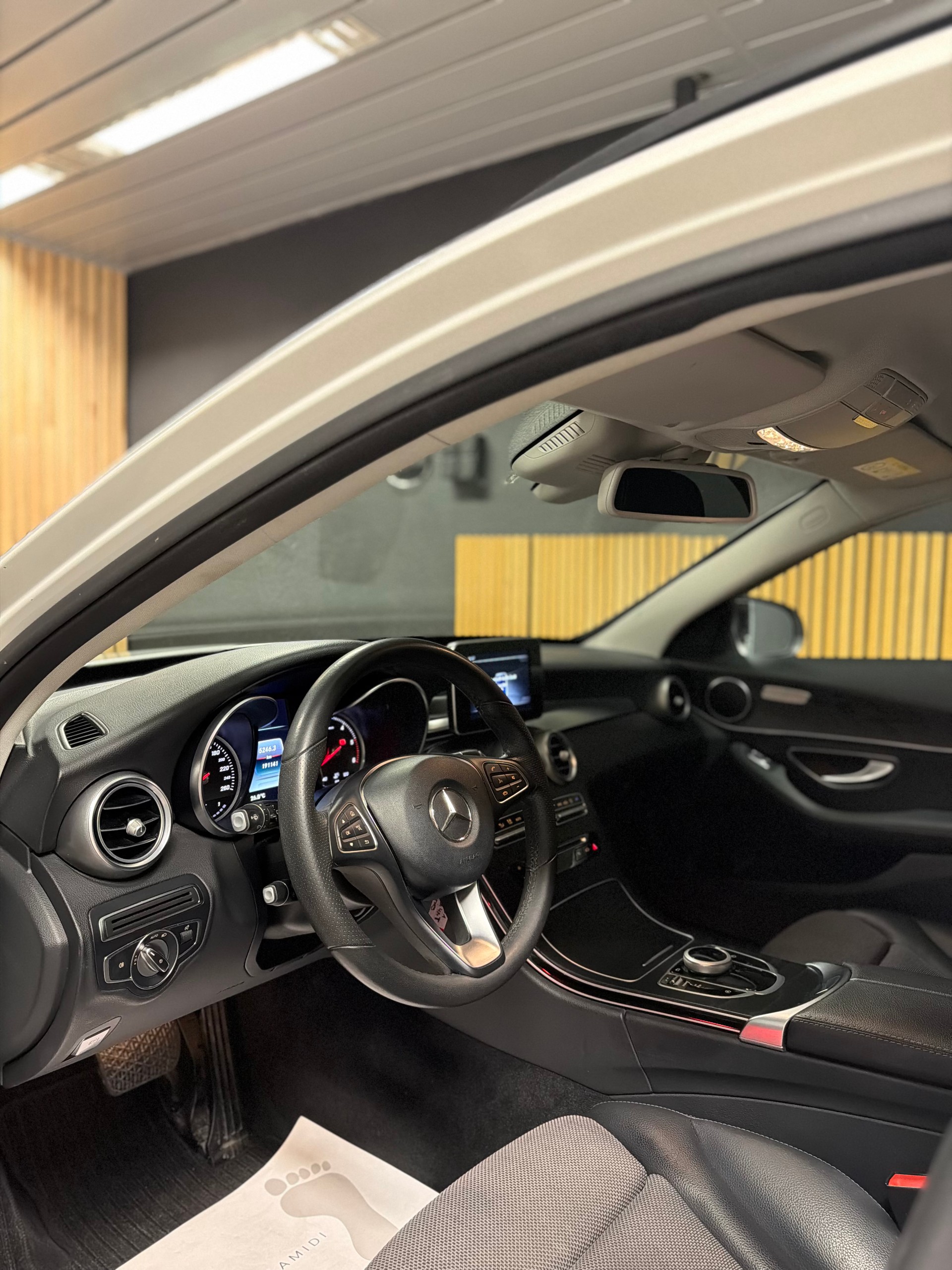 MERCEDES-BENZ C 250 d Swiss Star Avantgarde 4Matic 9G-Tronic-image-6