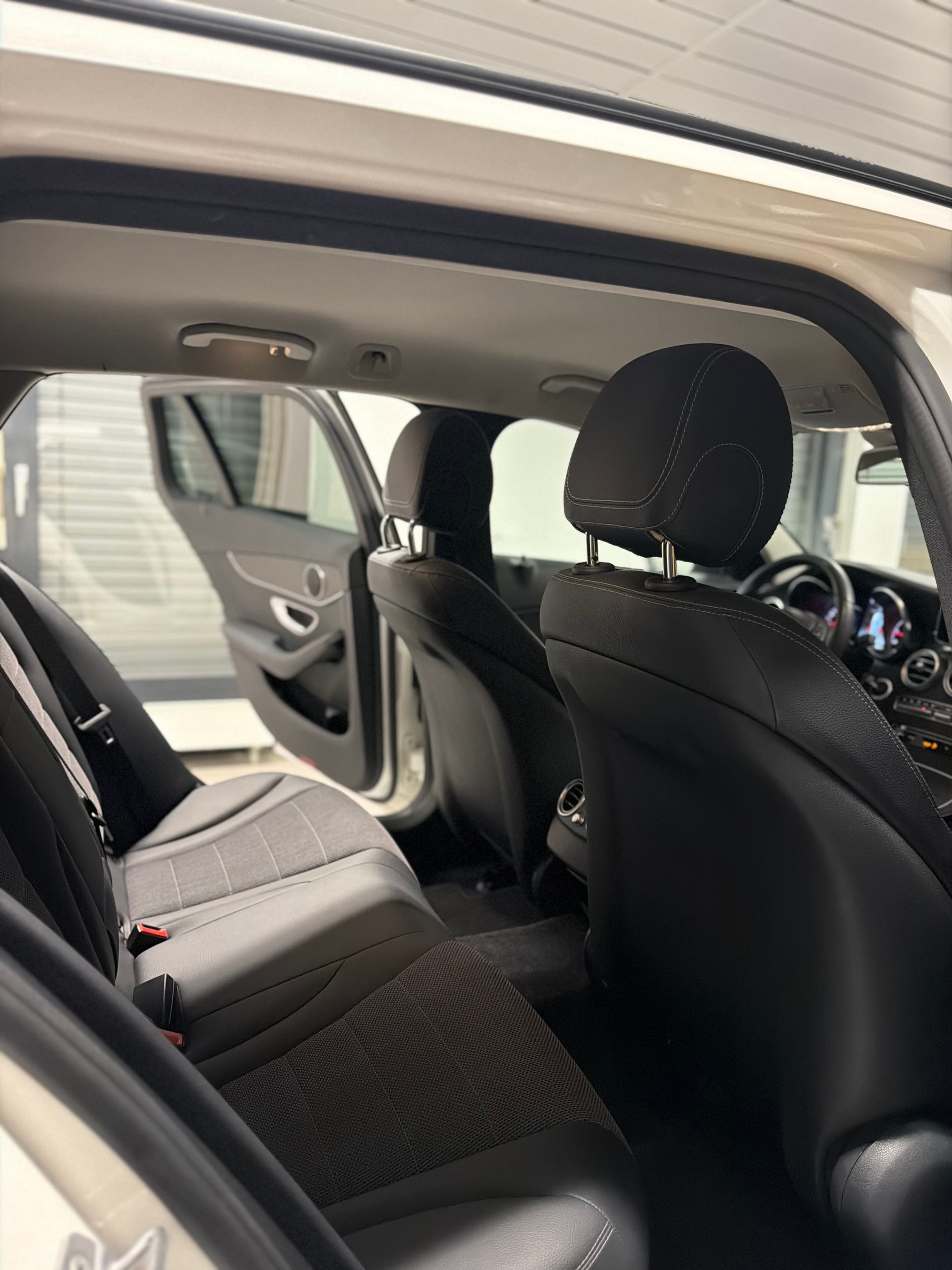 MERCEDES-BENZ C 250 d Swiss Star Avantgarde 4Matic 9G-Tronic-image-10