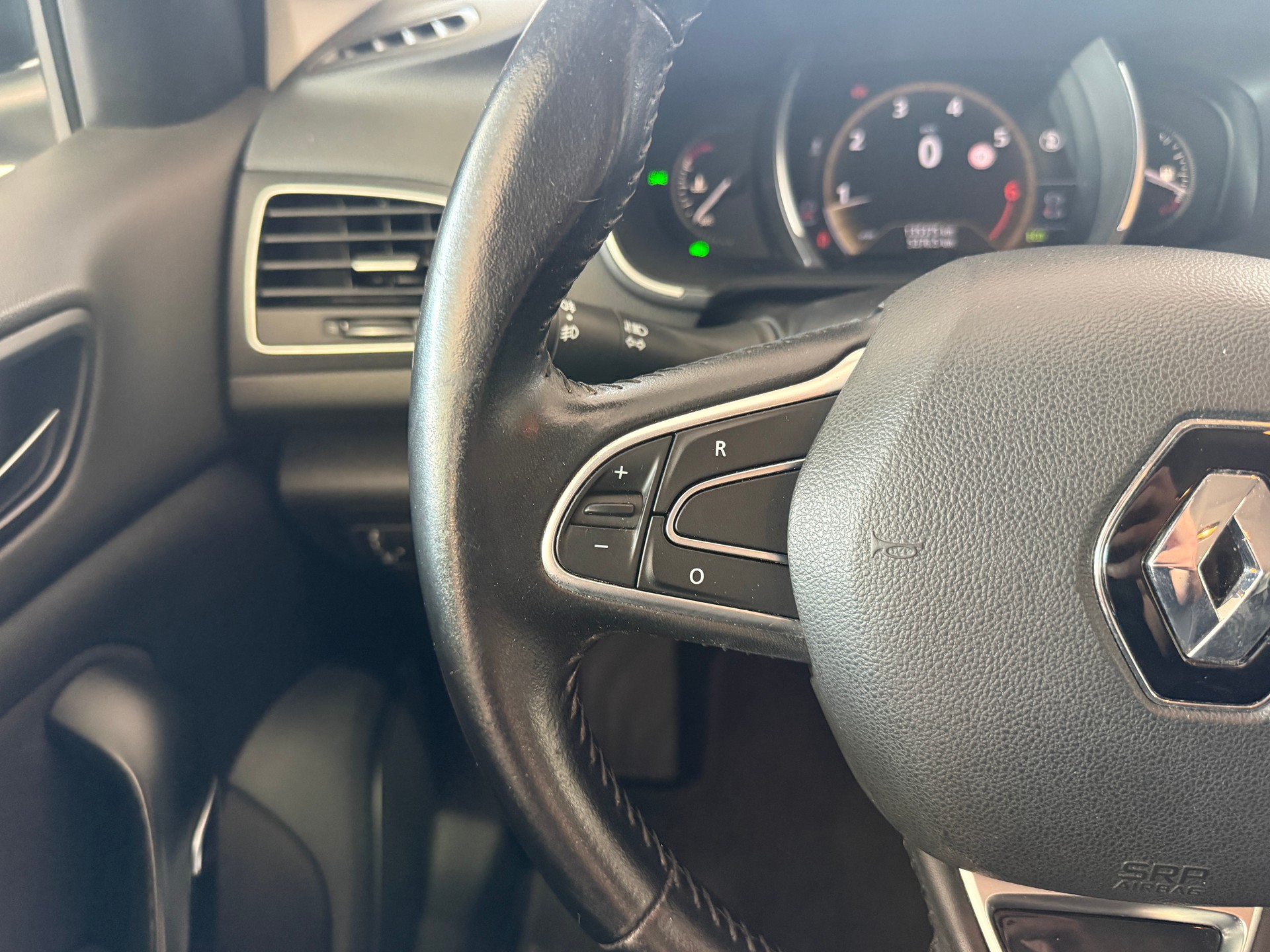 RENAULT Mégane 1.2 16V Turbo Zen-image-15