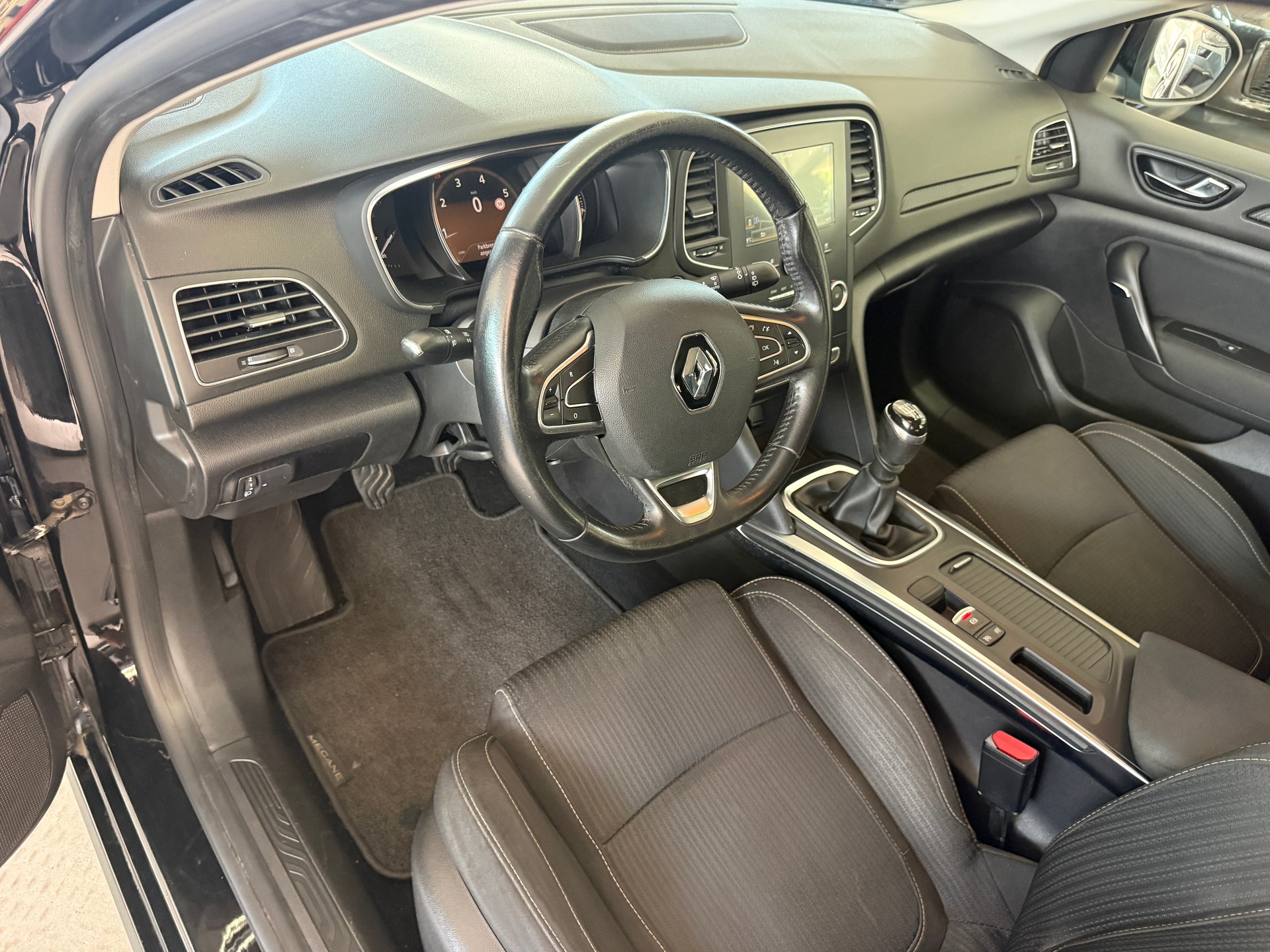 RENAULT Mégane 1.2 16V Turbo Zen-image-12