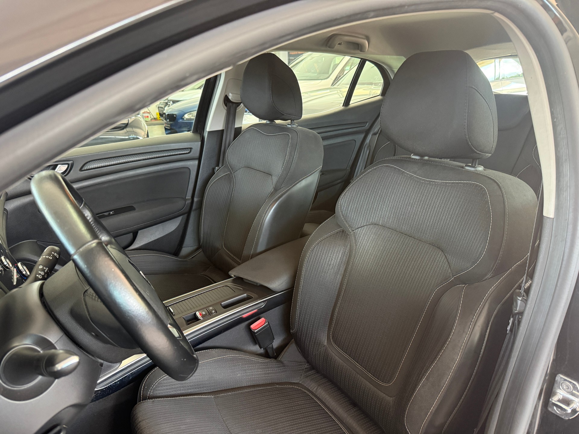 RENAULT Mégane 1.2 16V Turbo Zen-image-11