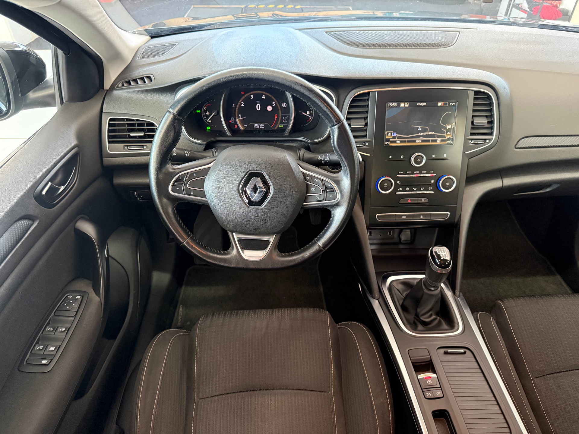 RENAULT Mégane 1.2 16V Turbo Zen-image-9