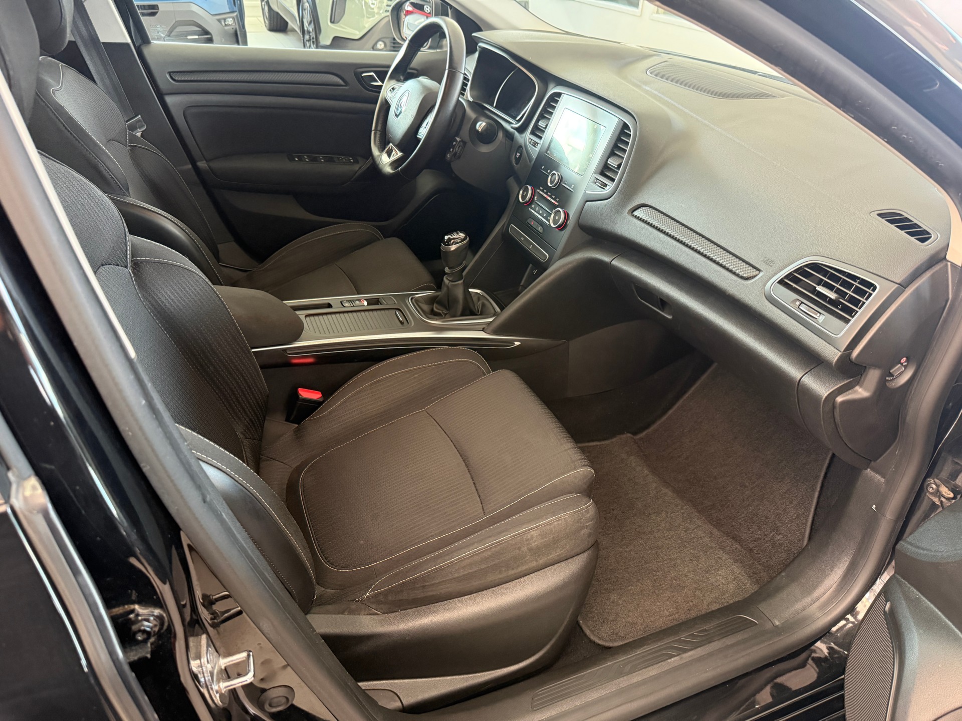 RENAULT Mégane 1.2 16V Turbo Zen-image-13