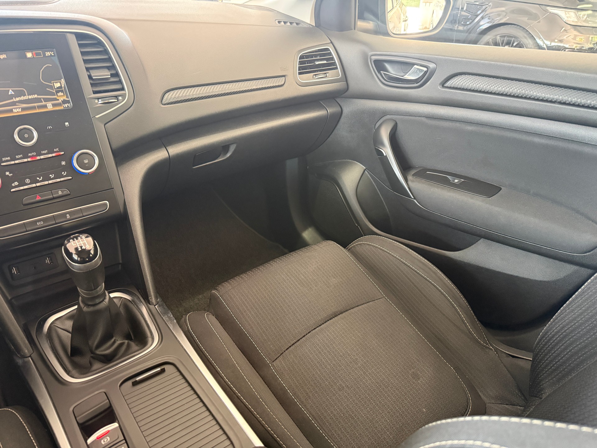 RENAULT Mégane 1.2 16V Turbo Zen-image-14