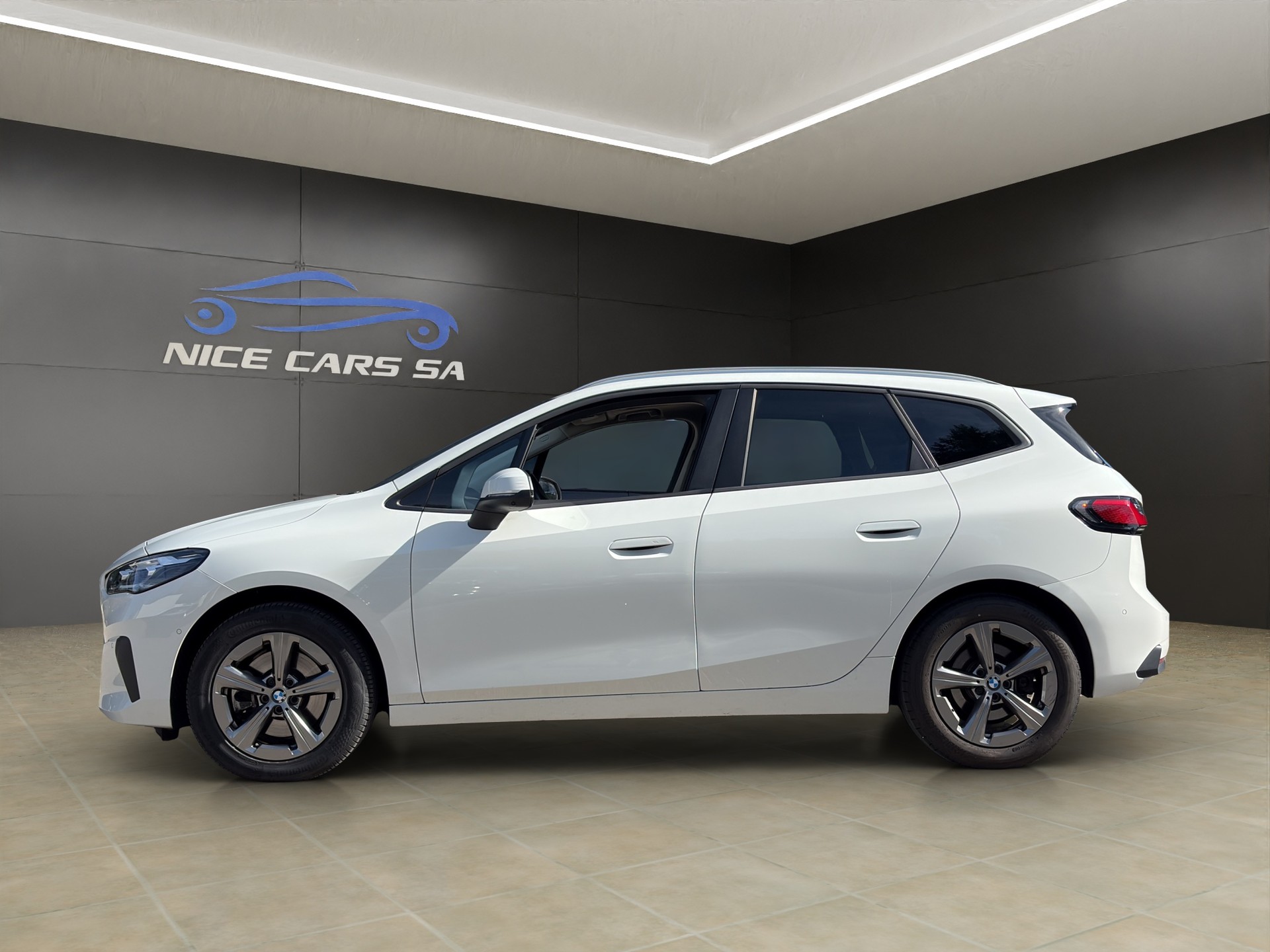 BMW 223d Active Tourer xDrive DKG-image-4