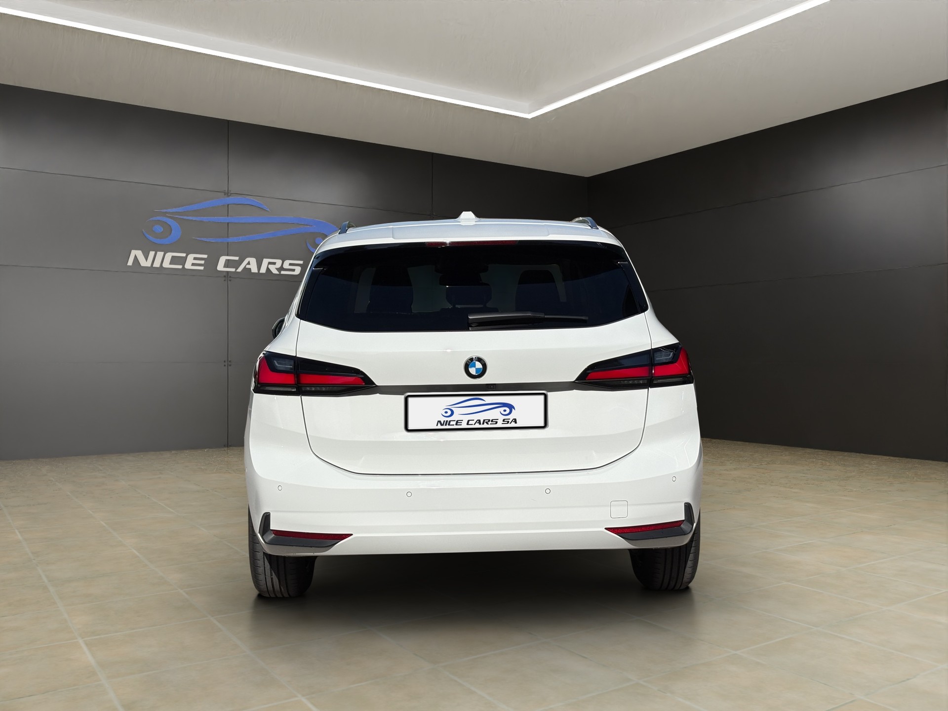 BMW 223d Active Tourer xDrive DKG-showroom-element-3