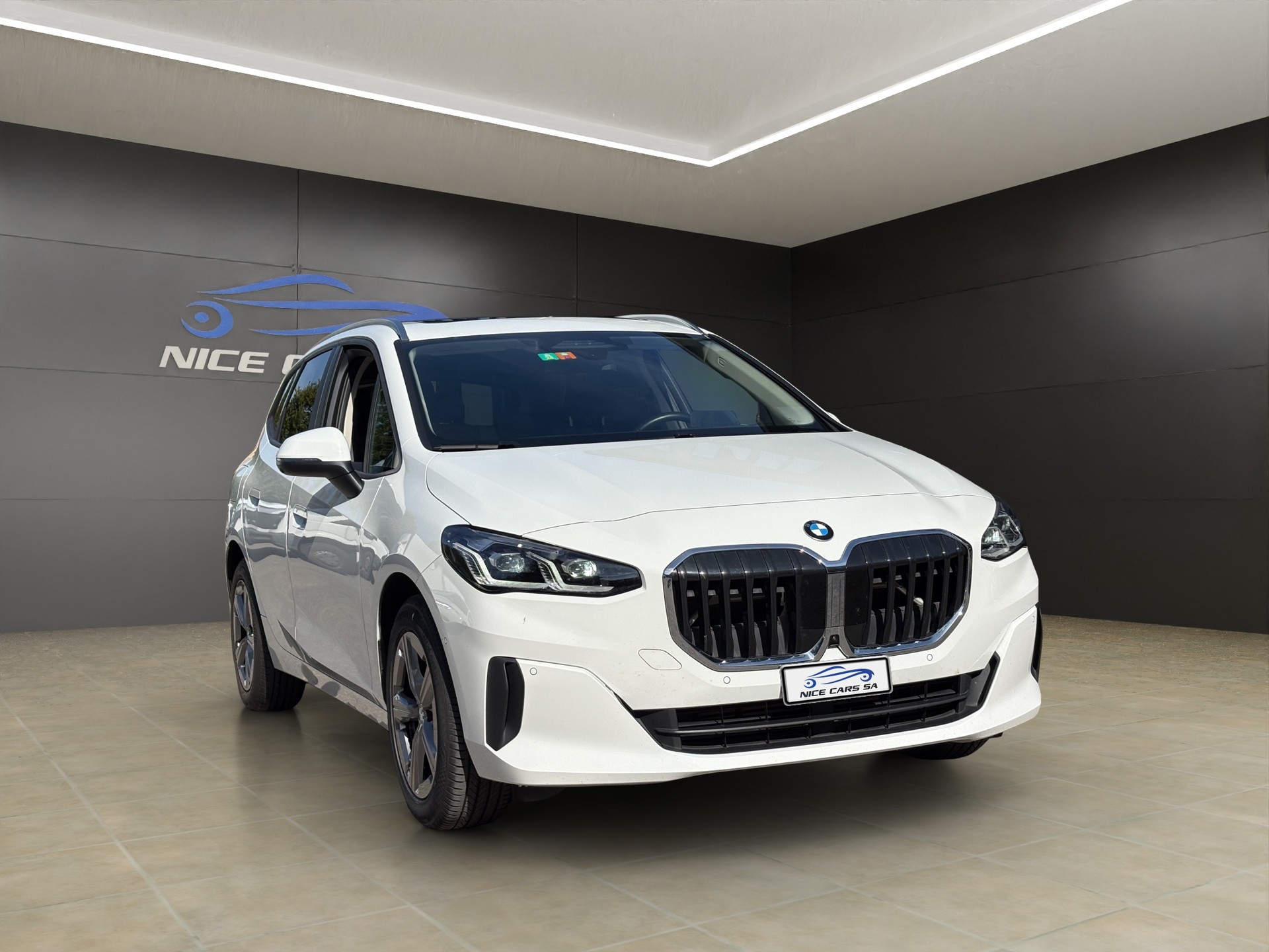 BMW 223d Active Tourer xDrive DKG-showroom-element-1