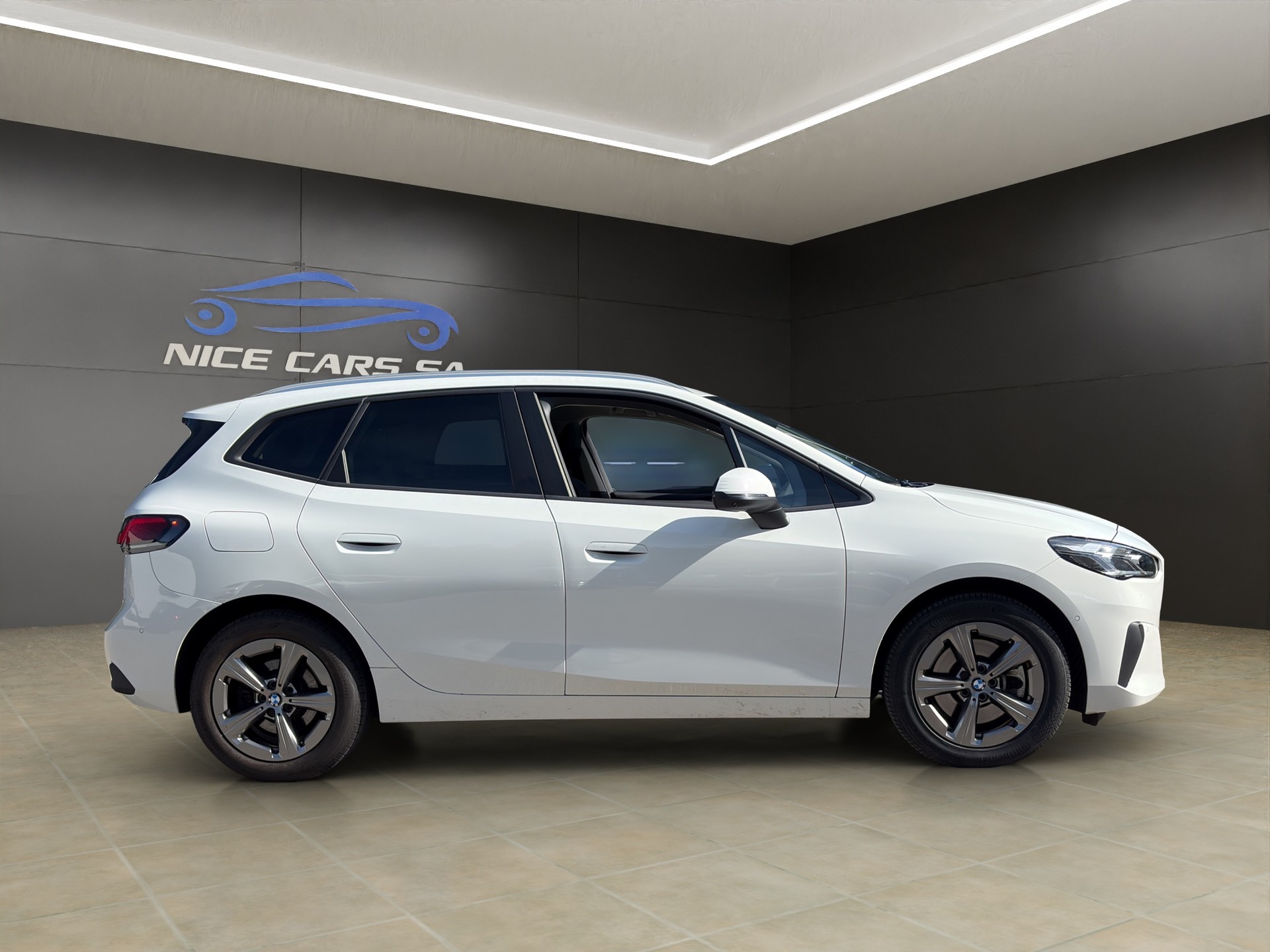 BMW 223d Active Tourer xDrive DKG-image-5