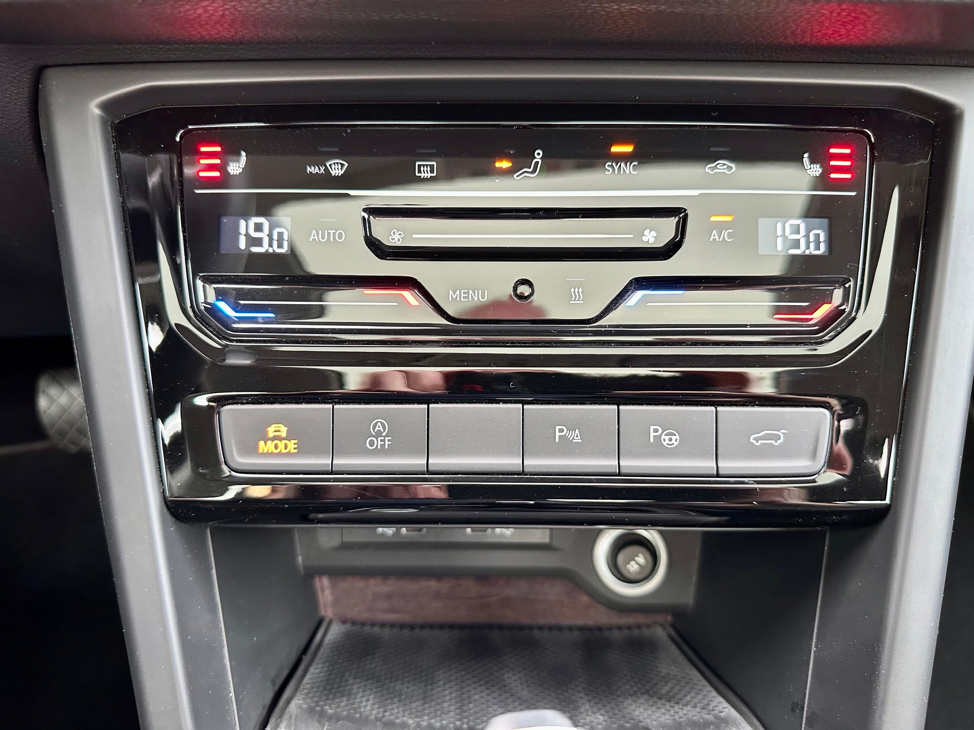 VW Touran 2.0 TDI BlueMotion Technology Comfortline DSG-image-19