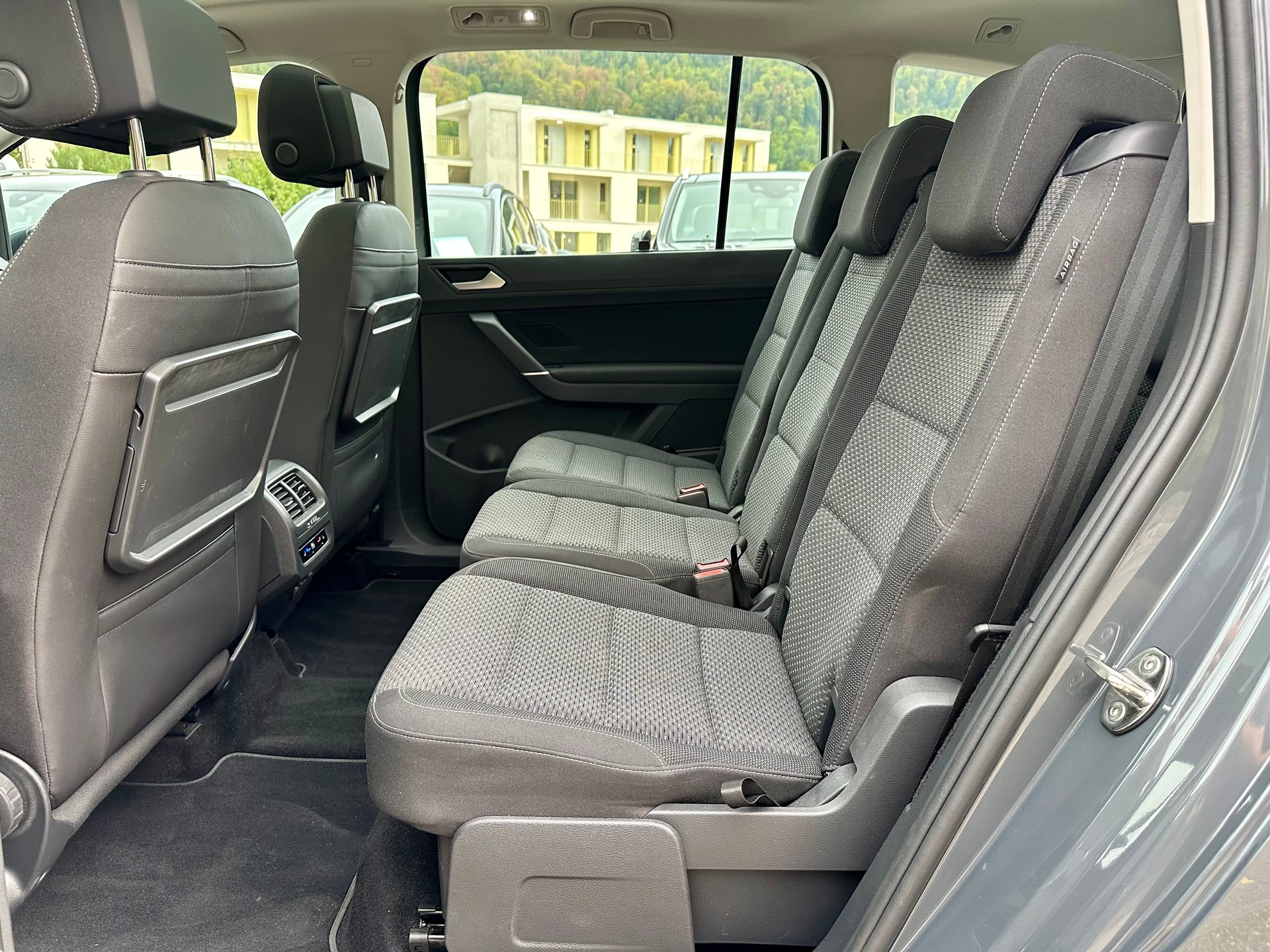 VW Touran 2.0 TDI BlueMotion Technology Comfortline DSG-image-16