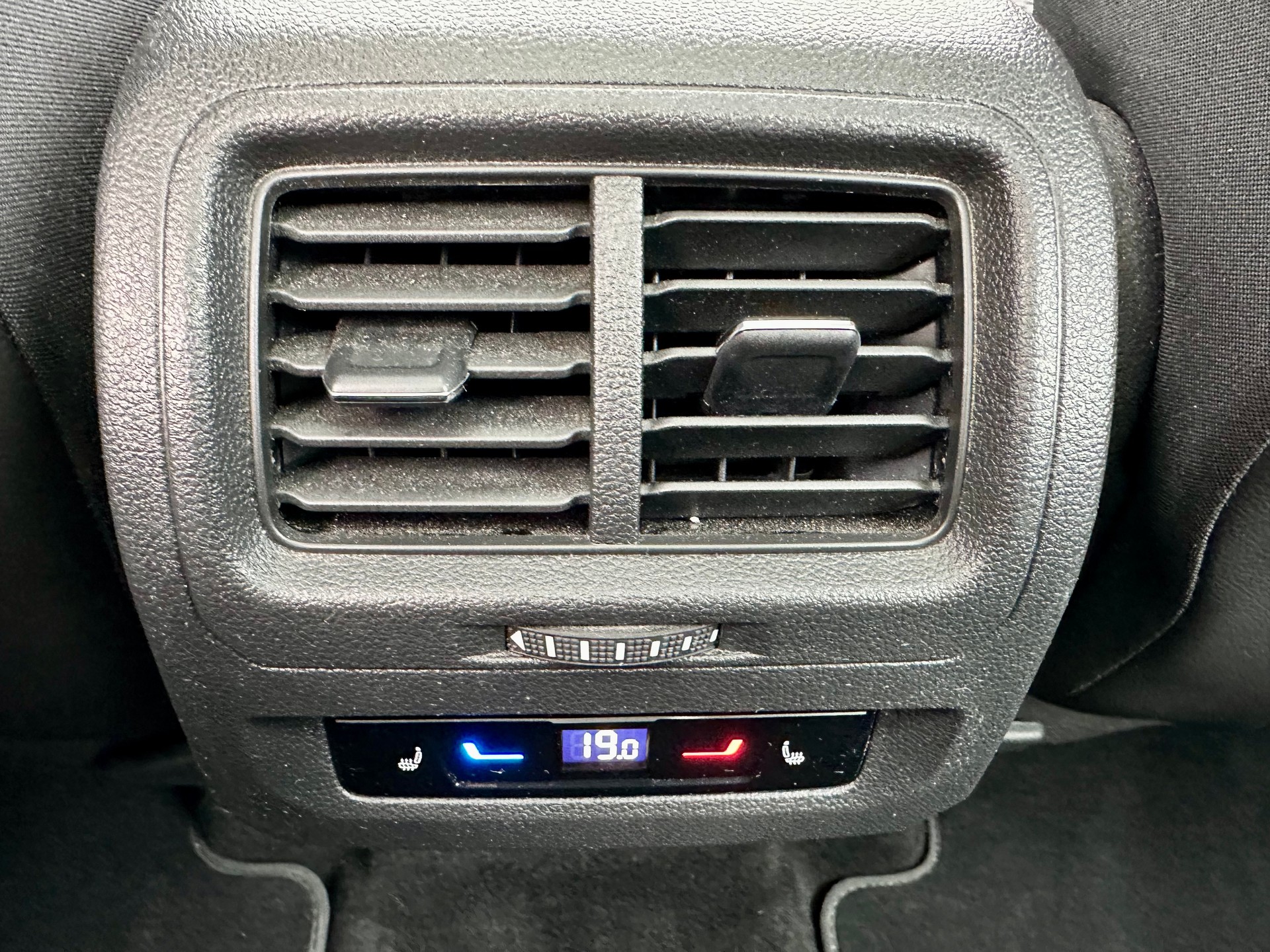 VW Touran 2.0 TDI BlueMotion Technology Comfortline DSG-image-18