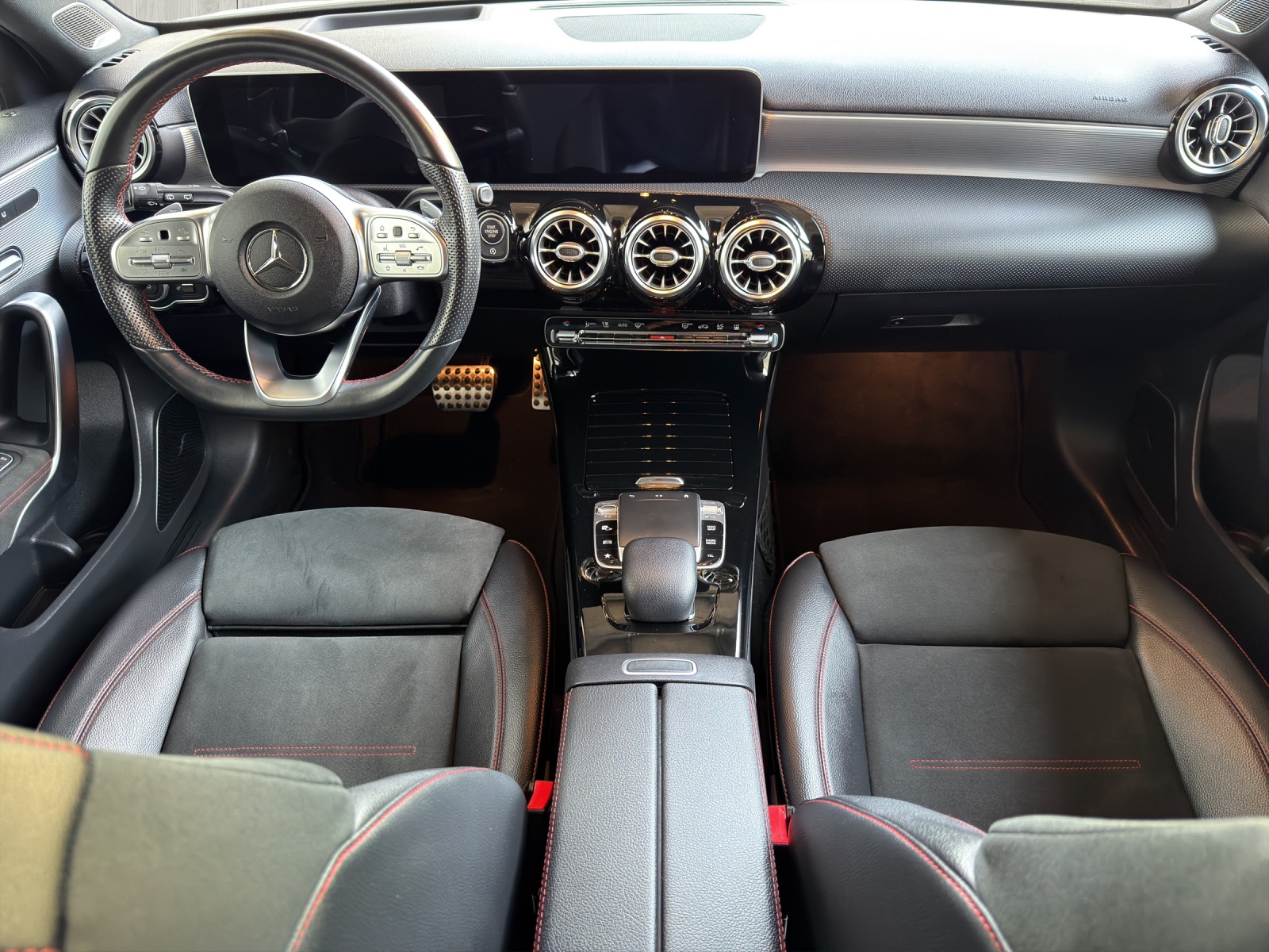 MERCEDES-BENZ A 250 AMG Line 7G-DCT-image-8