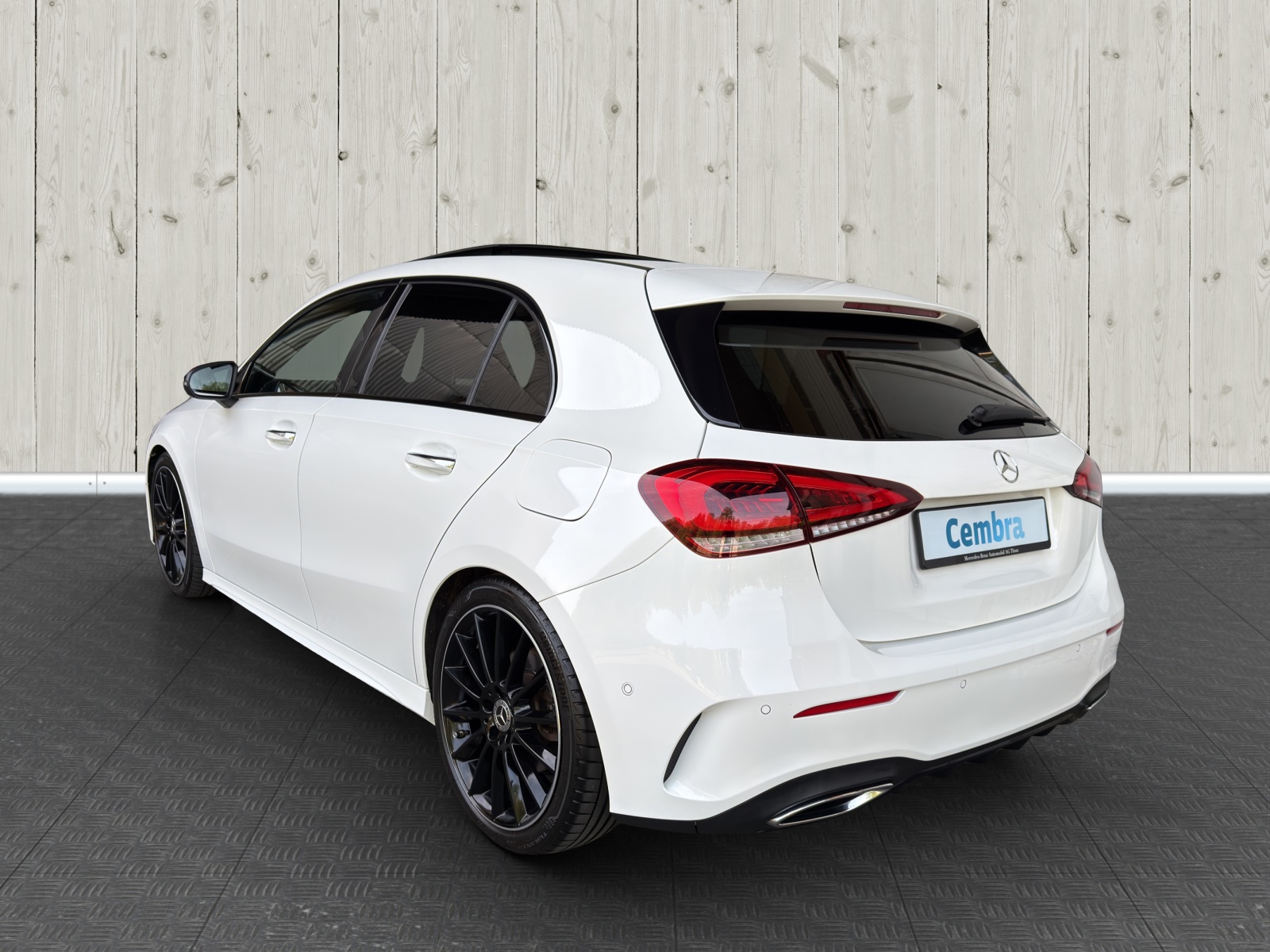 MERCEDES-BENZ A 250 AMG Line 7G-DCT-image-4