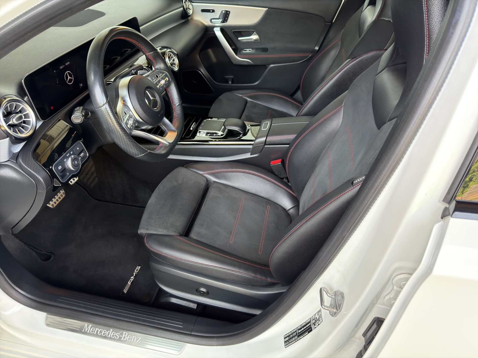 MERCEDES-BENZ A 250 AMG Line 7G-DCT-image-9