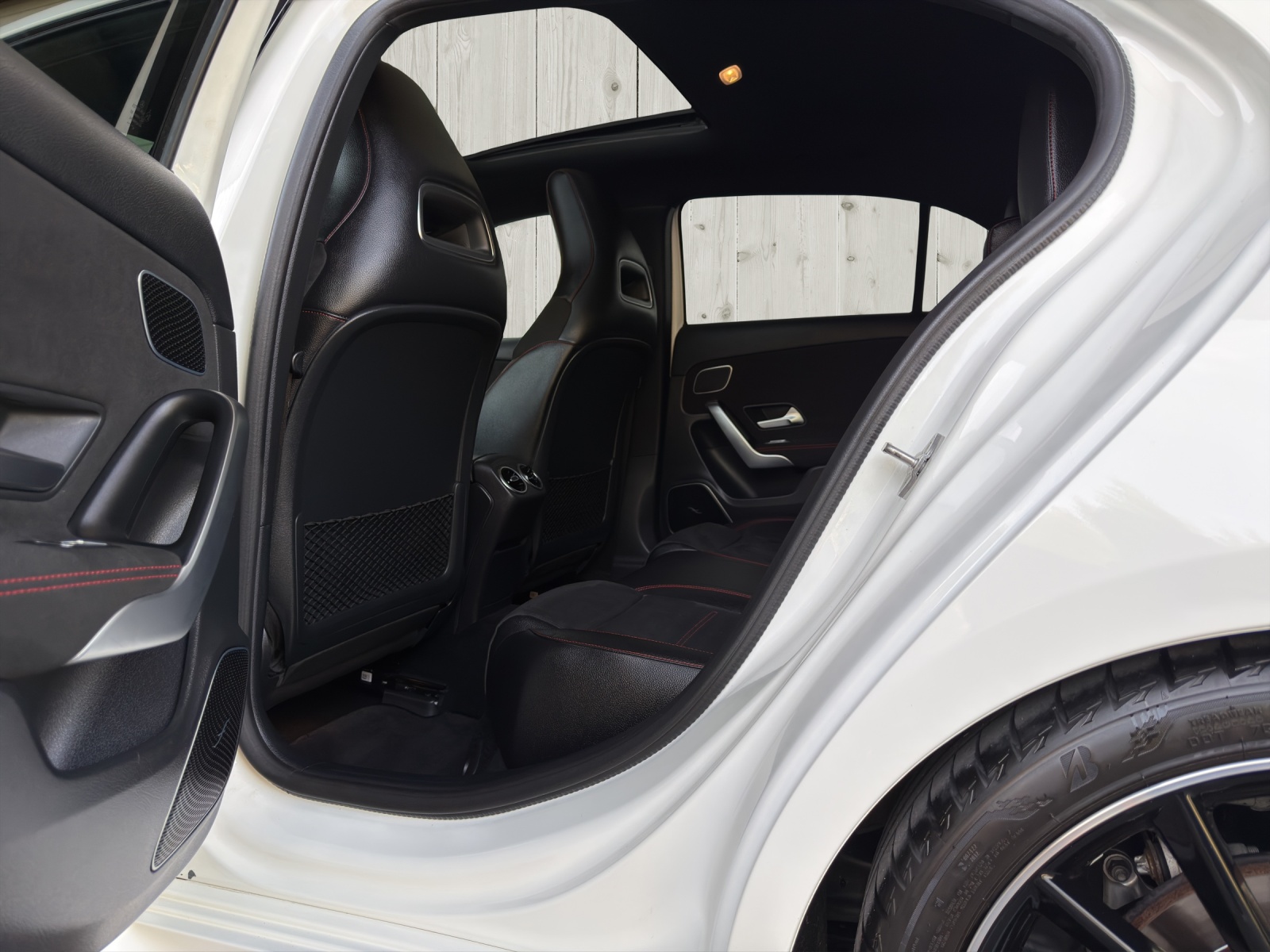 MERCEDES-BENZ A 250 AMG Line 7G-DCT-image-14
