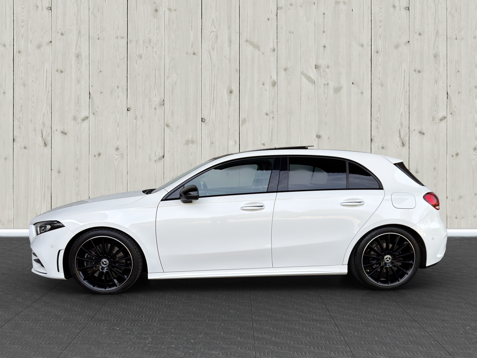 MERCEDES-BENZ A 250 AMG Line 7G-DCT-image-3