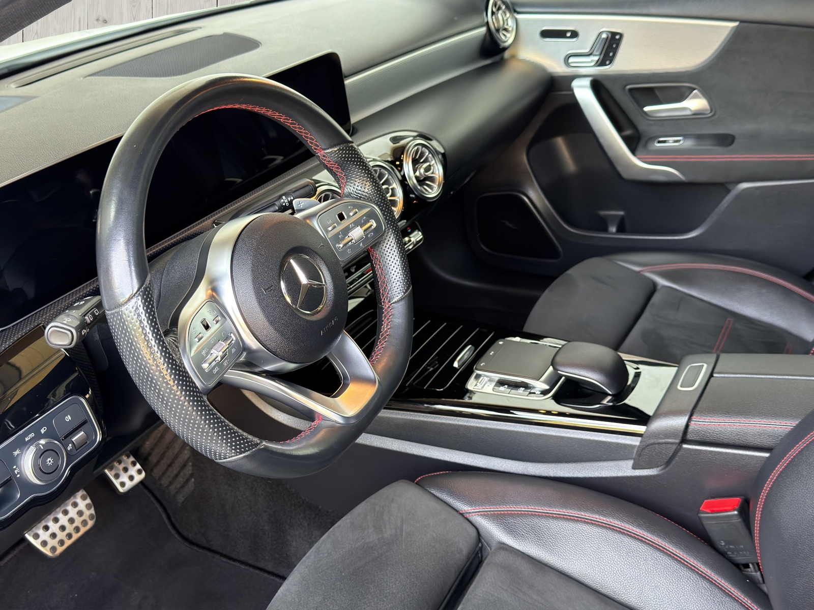 MERCEDES-BENZ A 250 AMG Line 7G-DCT-image-10
