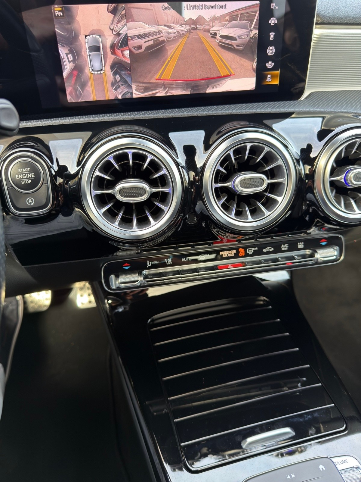 MERCEDES-BENZ A 250 AMG Line 7G-DCT-image-11