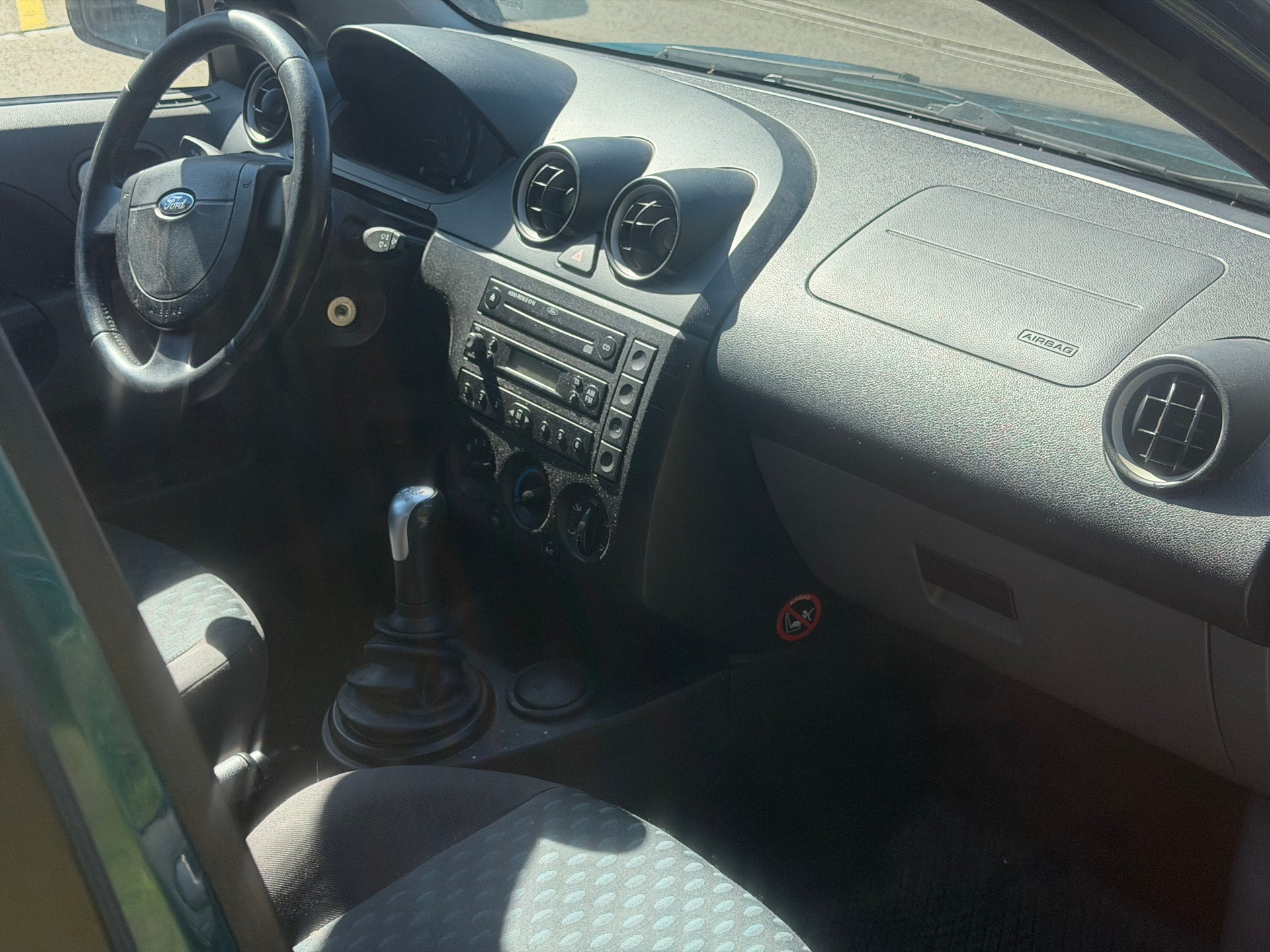FORD Fiesta 1.6 16V Ghia-image-5