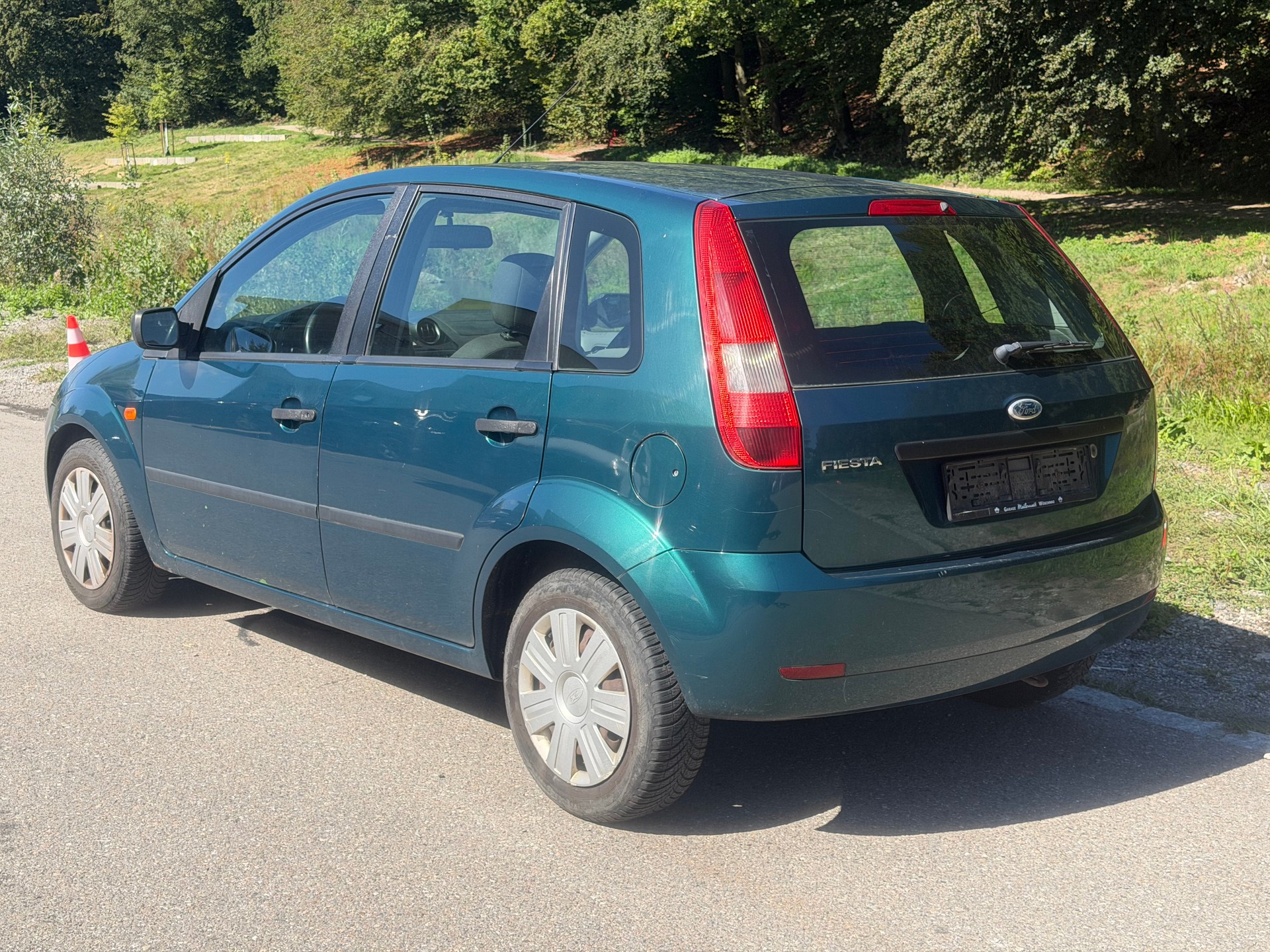 FORD Fiesta 1.6 16V Ghia-image-2