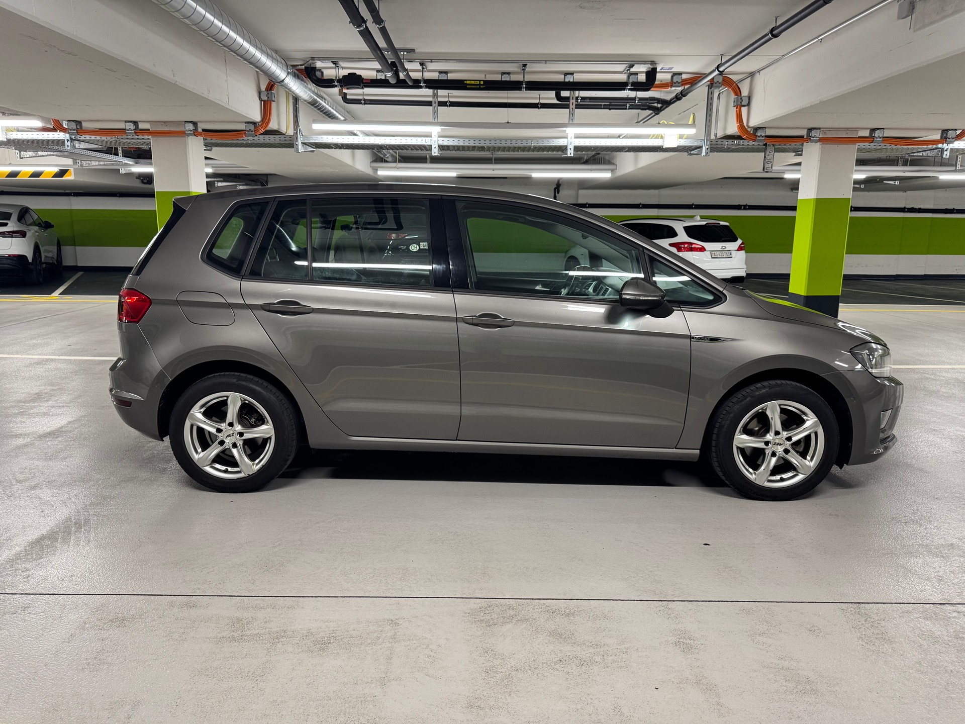 VW Golf Sportsvan 1.2 TSI Allstar-image-3