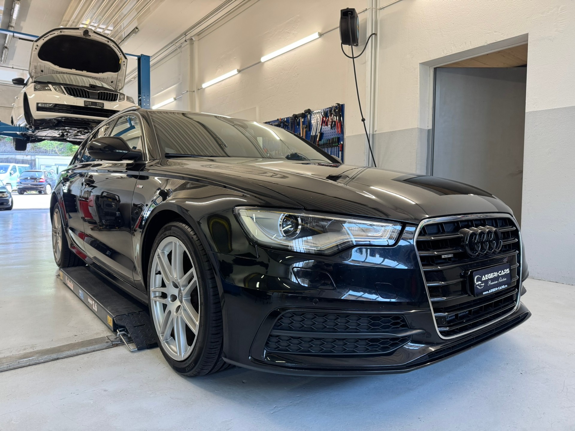 AUDI A6 Avant 3.0 TDI V6 S Line quattro S-tronic-image-1