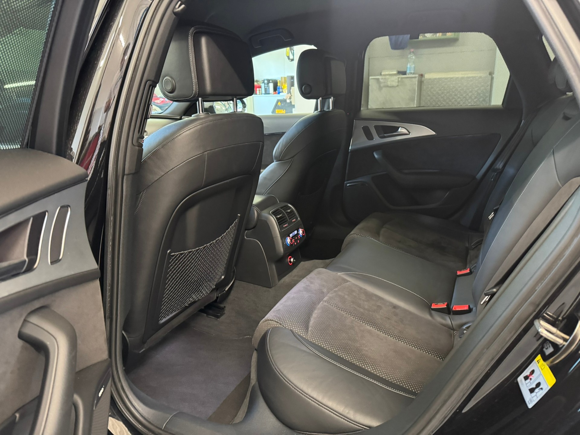 AUDI A6 Avant 3.0 TDI V6 S Line quattro S-tronic-image-15