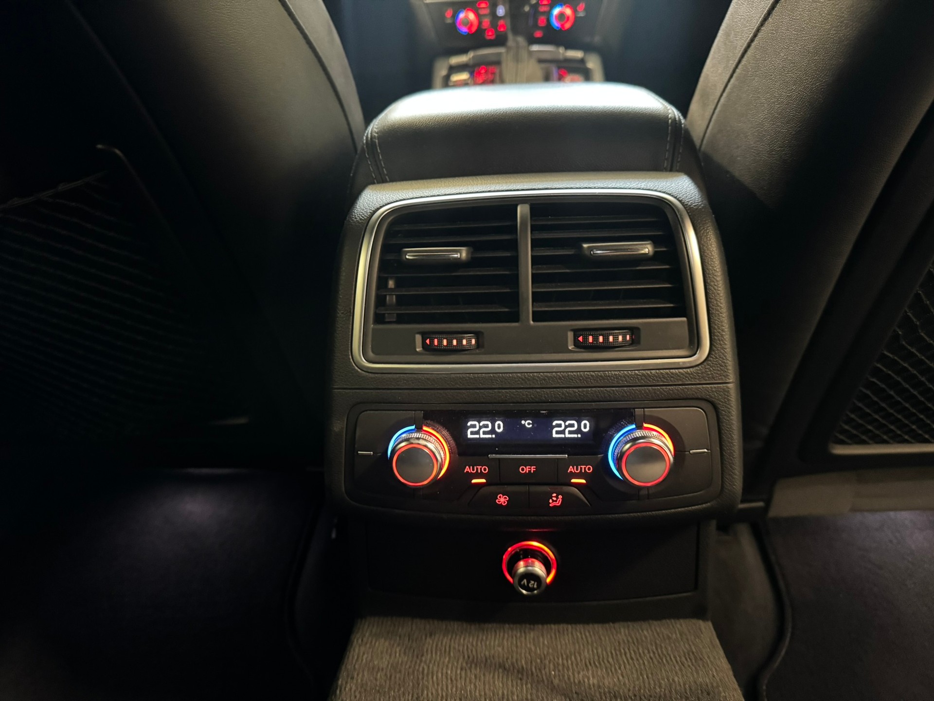 AUDI A6 Avant 3.0 TDI V6 S Line quattro S-tronic-image-13