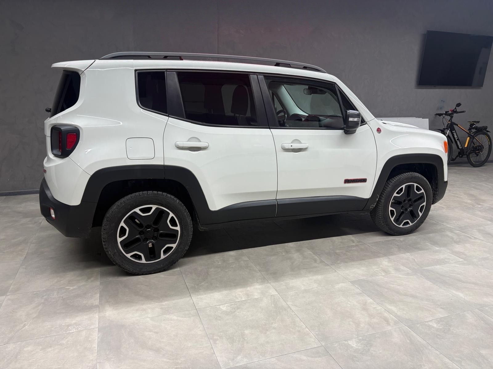 JEEP Renegade 2.0 CRD Trailhawk AWD + Low Range 9ATX-image-2