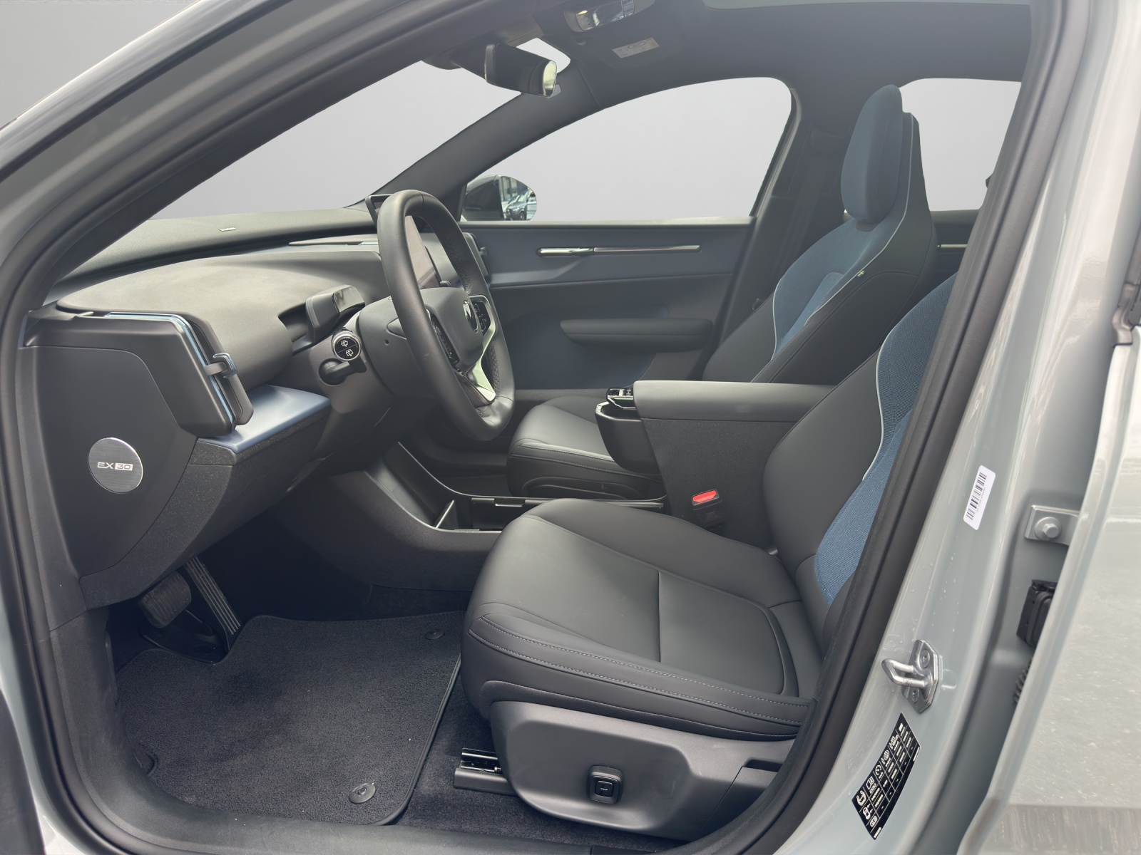 VOLVO EX30 E60 Twin Ultra Performance AWD-image-8