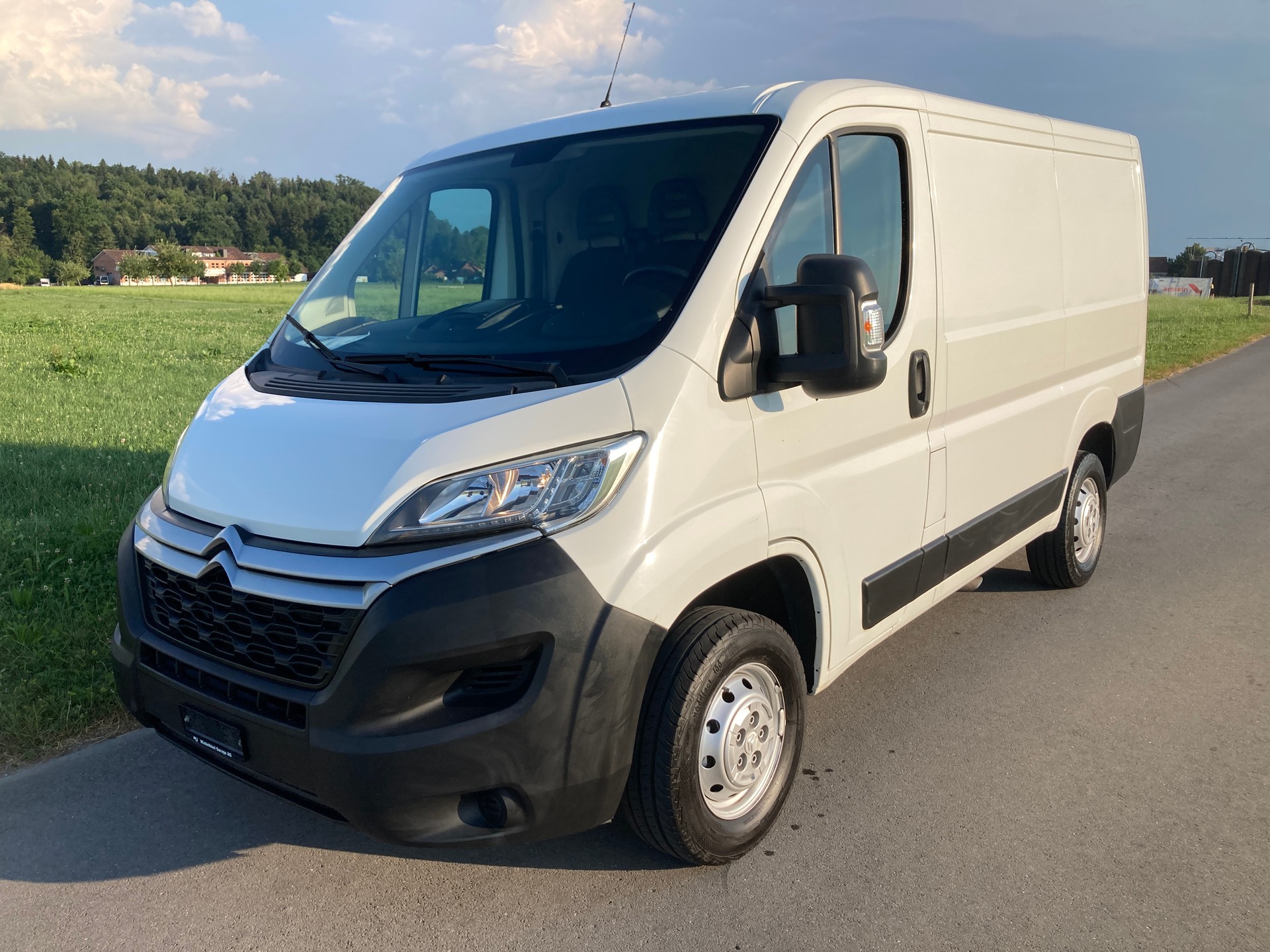 CITROEN Jumper 33 2.0 BlueHDi 130 Confort L1H1 **Anhängerkupplung 2'500KG**Nutzlast 1'261KG**-image-0