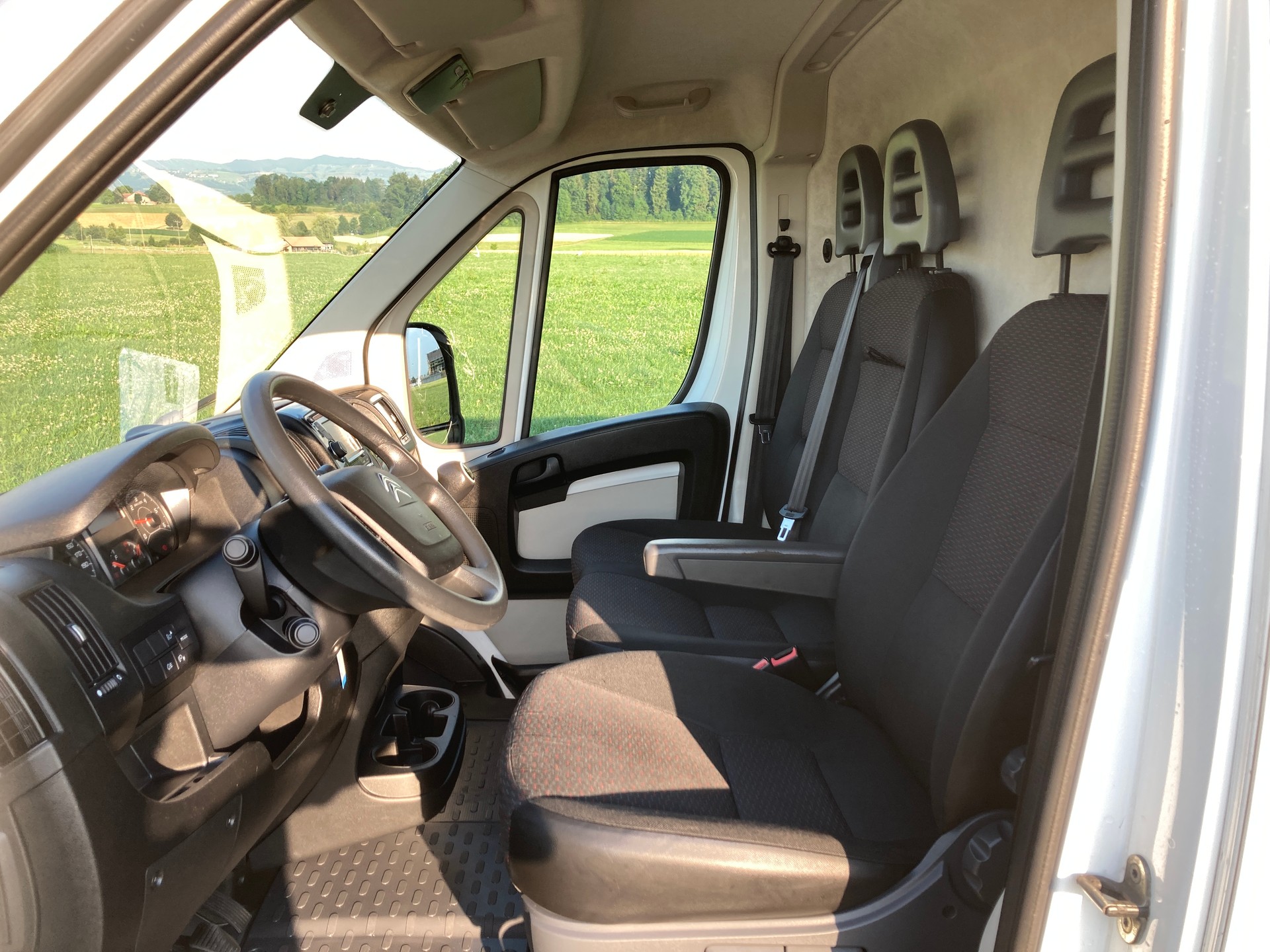 CITROEN Jumper 33 2.0 BlueHDi 130 Confort L1H1 **Anhängerkupplung 2'500KG**Nutzlast 1'261KG**-image-6