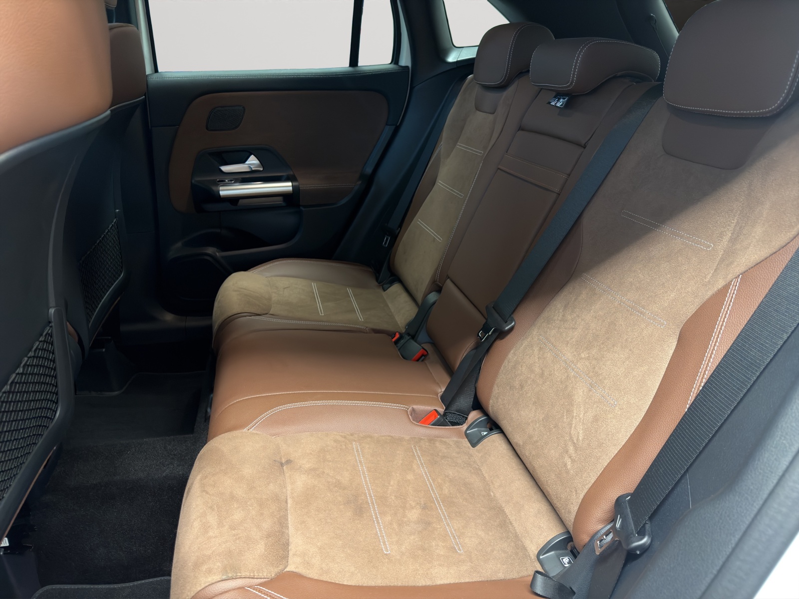 MERCEDES-BENZ GLA 200 7G-DCT-image-9