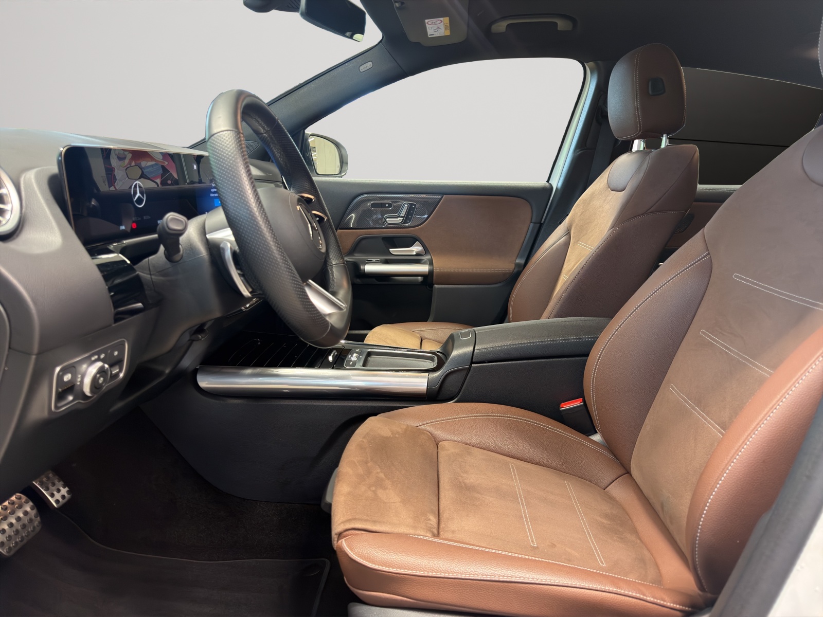 MERCEDES-BENZ GLA 200 7G-DCT-image-8