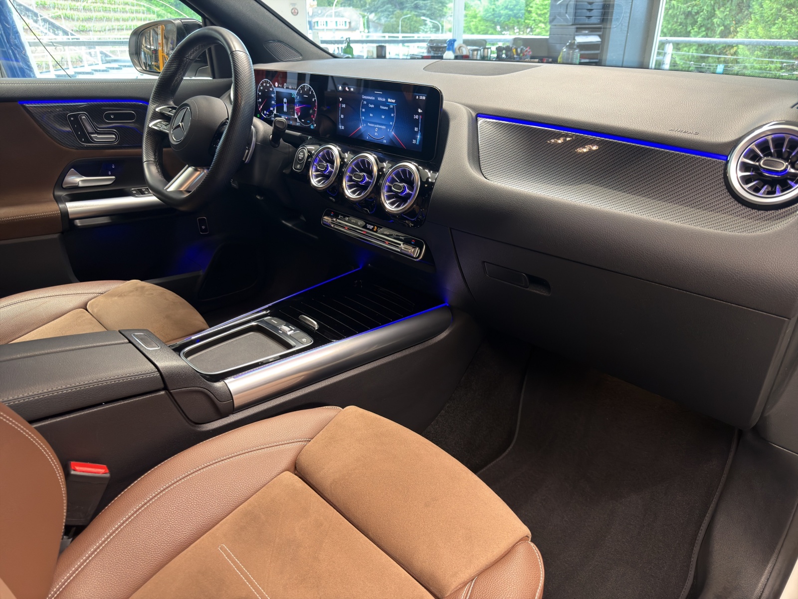 MERCEDES-BENZ GLA 200 7G-DCT-image-14