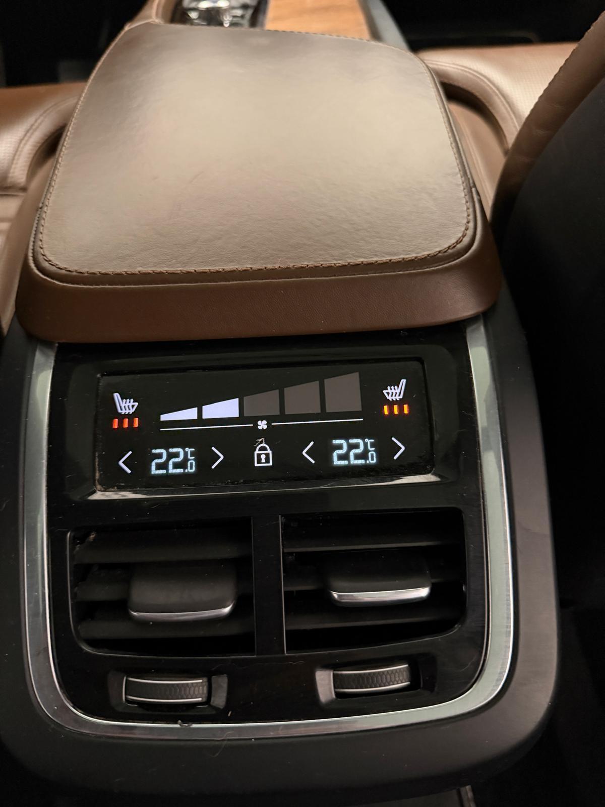 VOLVO XC90 2.0 D5 Inscription 7P. AWD-image-14