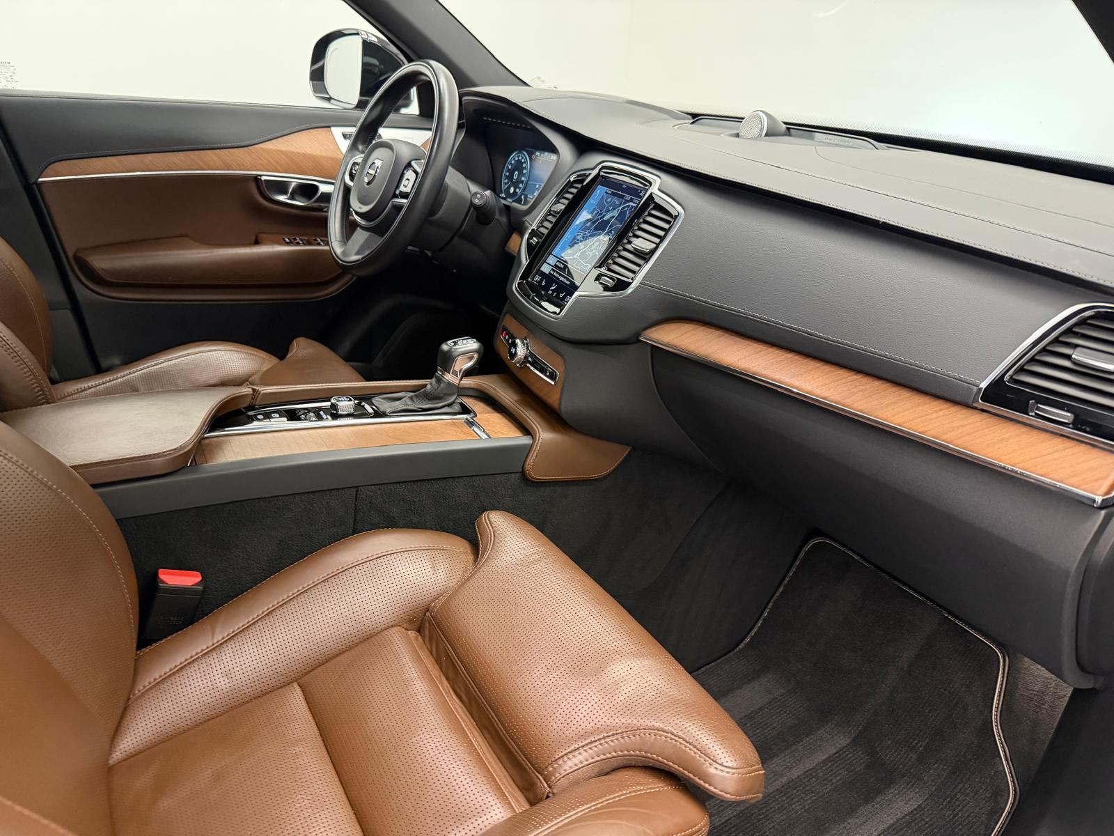 VOLVO XC90 2.0 D5 Inscription 7P. AWD-image-10