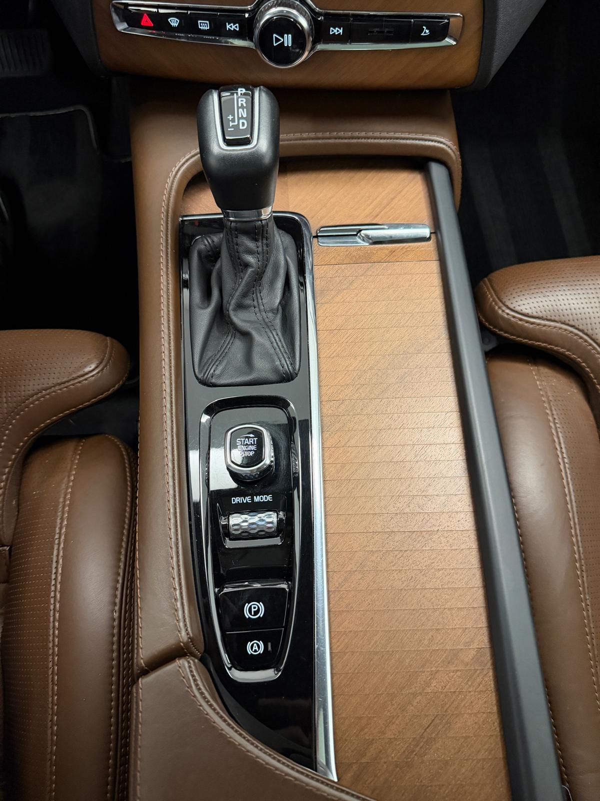VOLVO XC90 2.0 D5 Inscription 7P. AWD-image-23