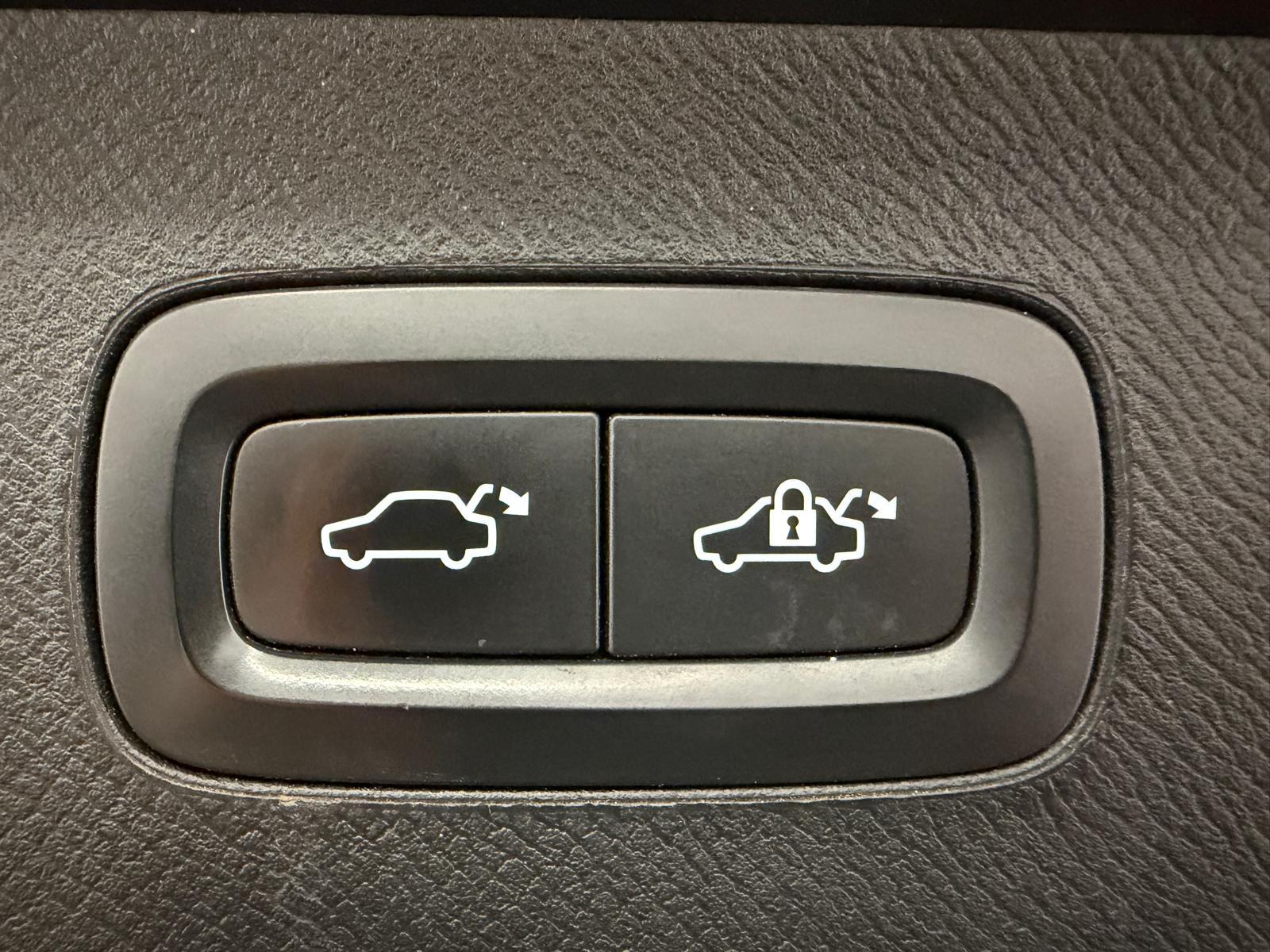 VOLVO XC90 2.0 D5 Inscription 7P. AWD-image-16