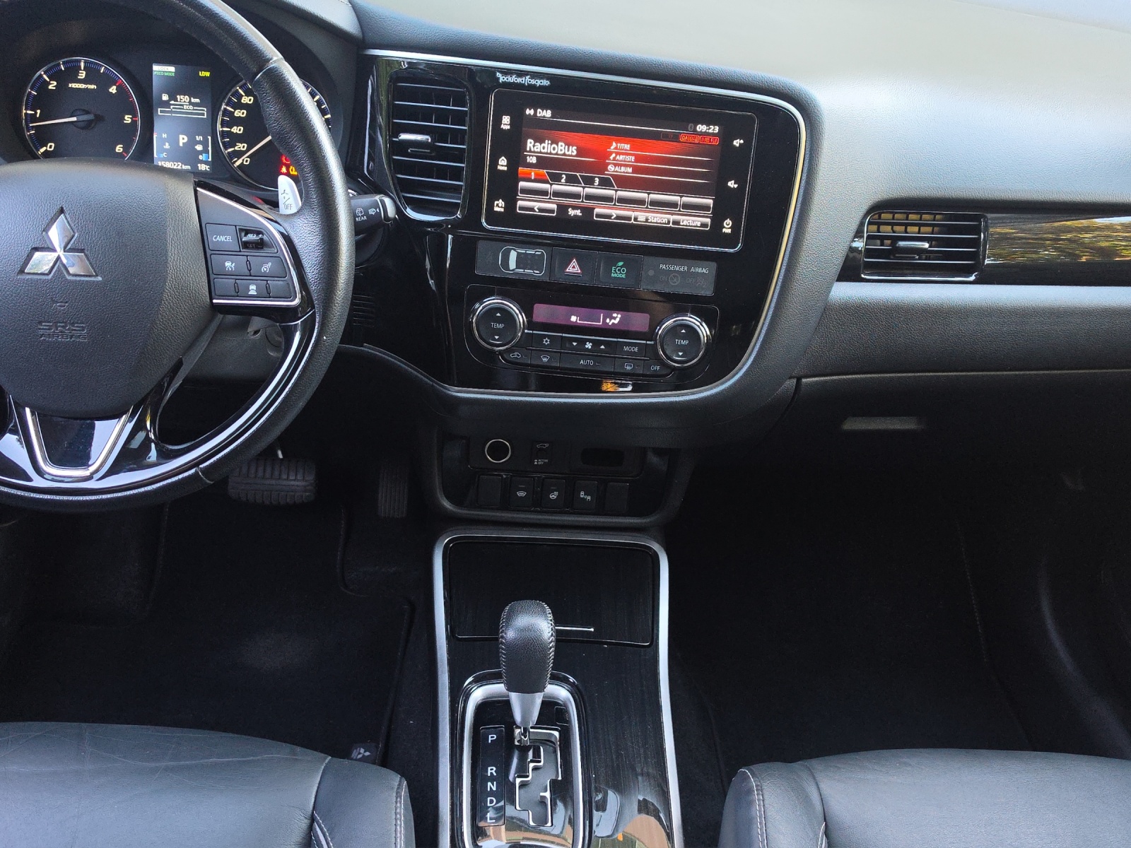 MITSUBISHI Outlander 2.2 DID Diamond 4WD Automatic-image-11