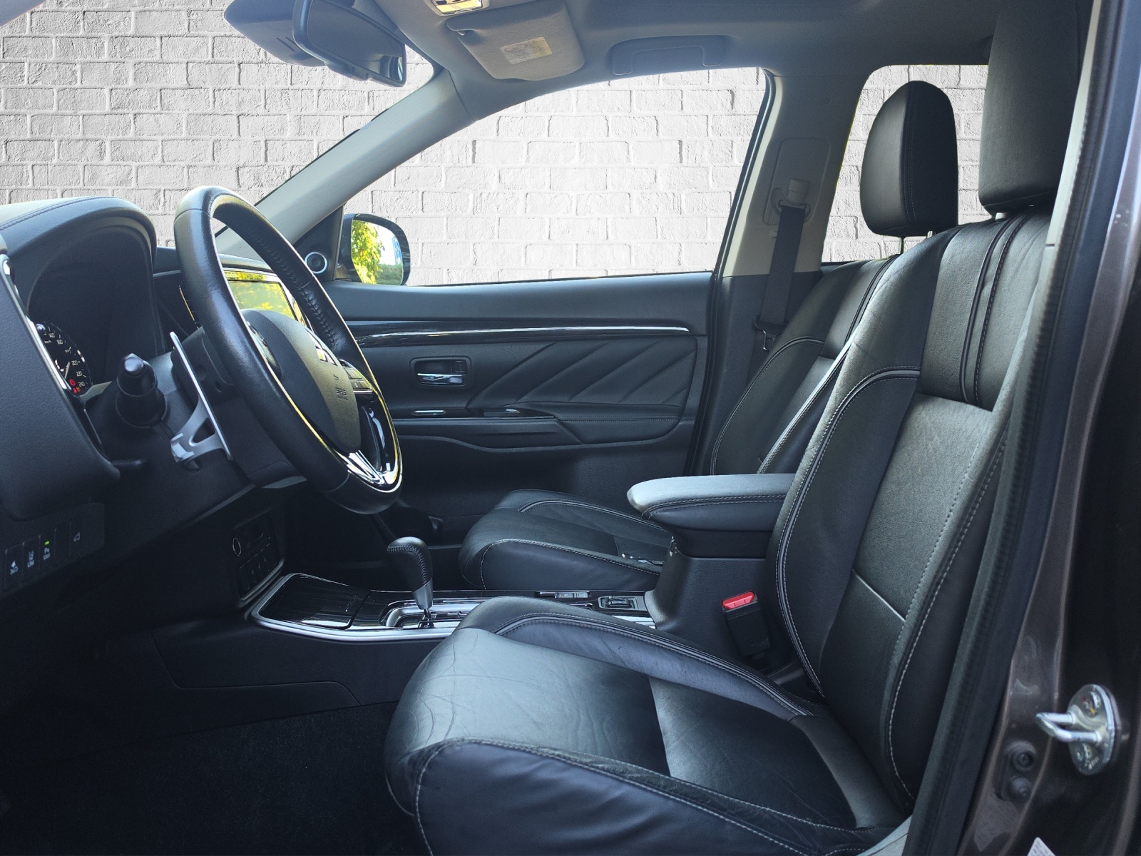 MITSUBISHI Outlander 2.2 DID Diamond 4WD Automatic-image-8