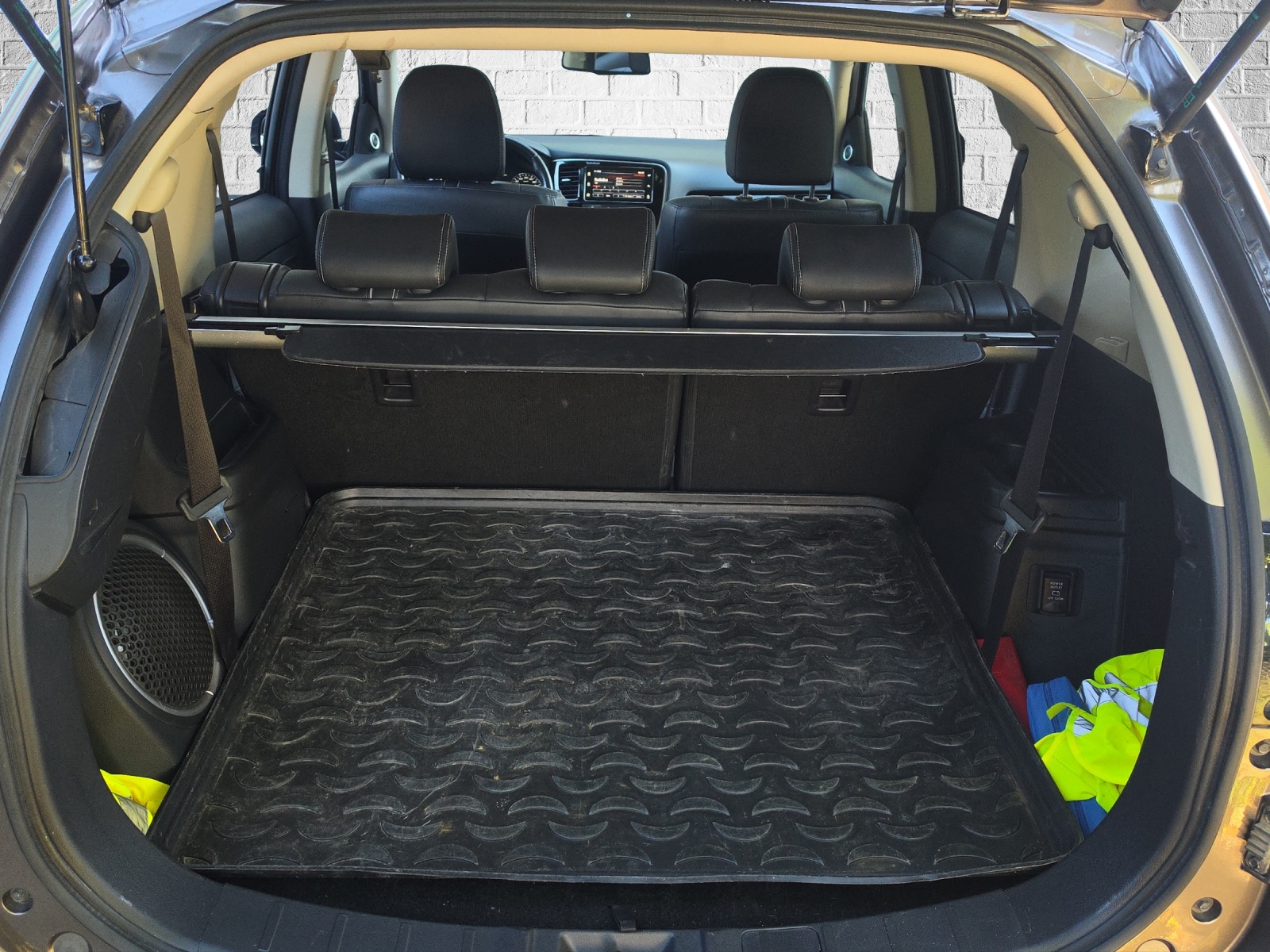 MITSUBISHI Outlander 2.2 DID Diamond 4WD Automatic-image-18