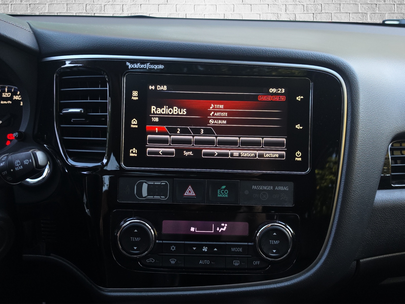 MITSUBISHI Outlander 2.2 DID Diamond 4WD Automatic-image-13