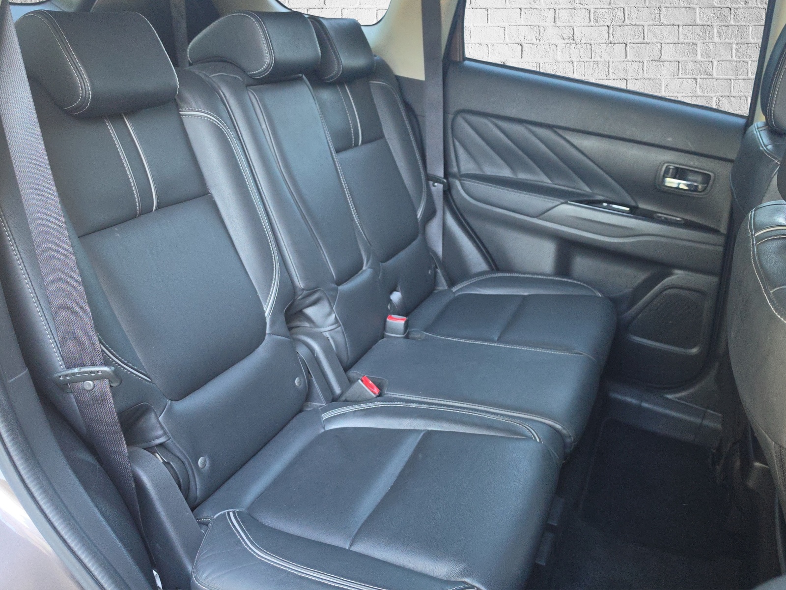 MITSUBISHI Outlander 2.2 DID Diamond 4WD Automatic-image-16