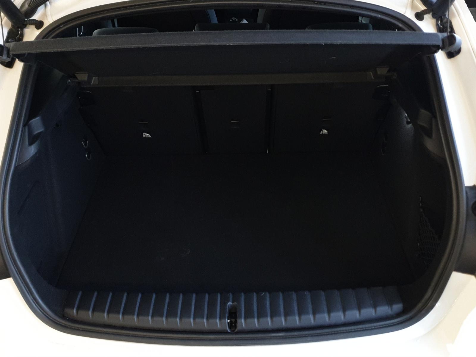 BMW 1er Reihe 120d xDrive-image-12