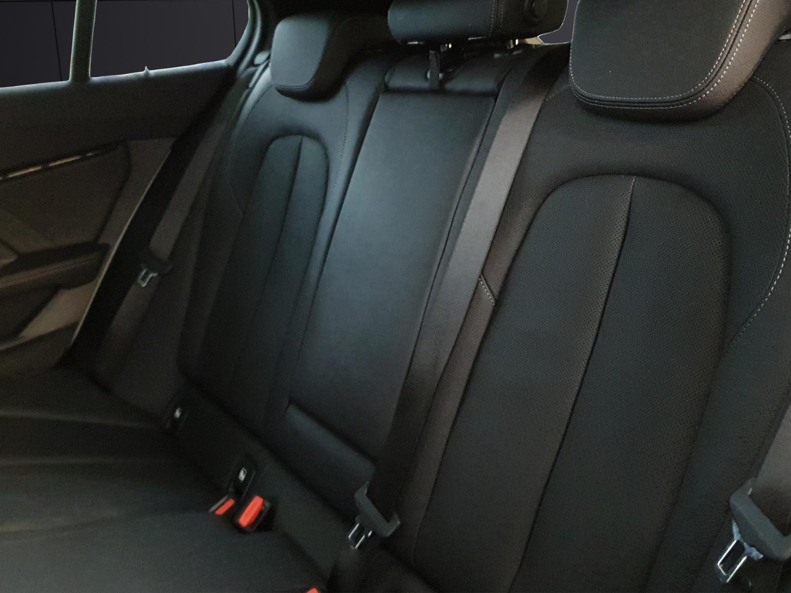 BMW 1er Reihe 120d xDrive-image-11